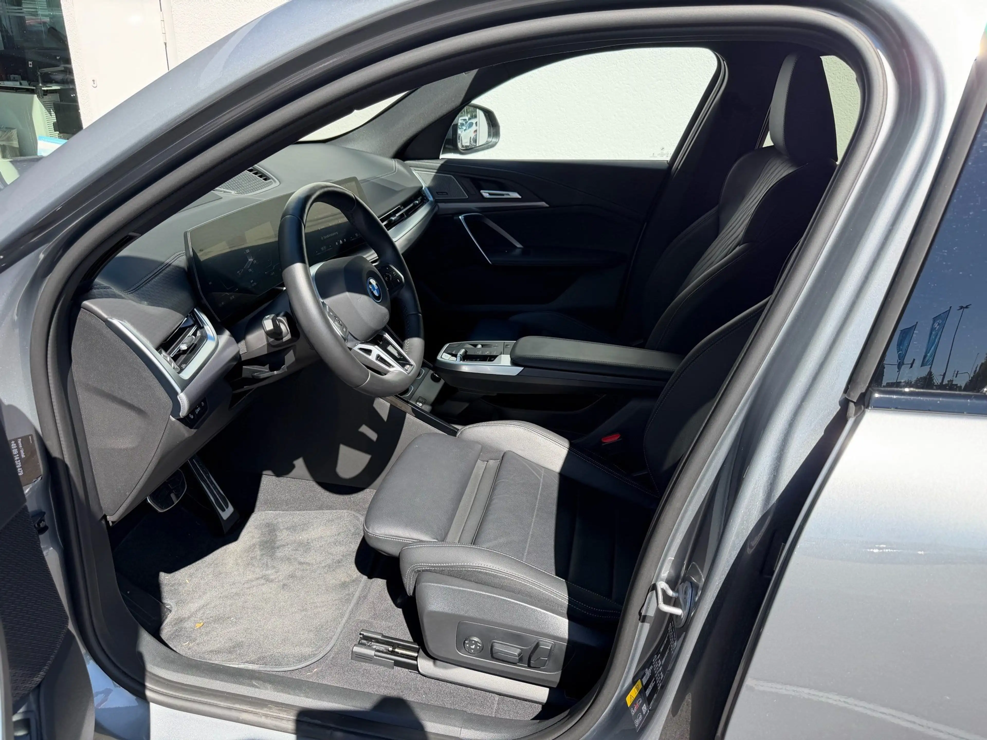 BMW iX2 eDrive20 M SPORT+HUD+AHK+LM20+KAMERA+HK SOUND+LED — photo 11