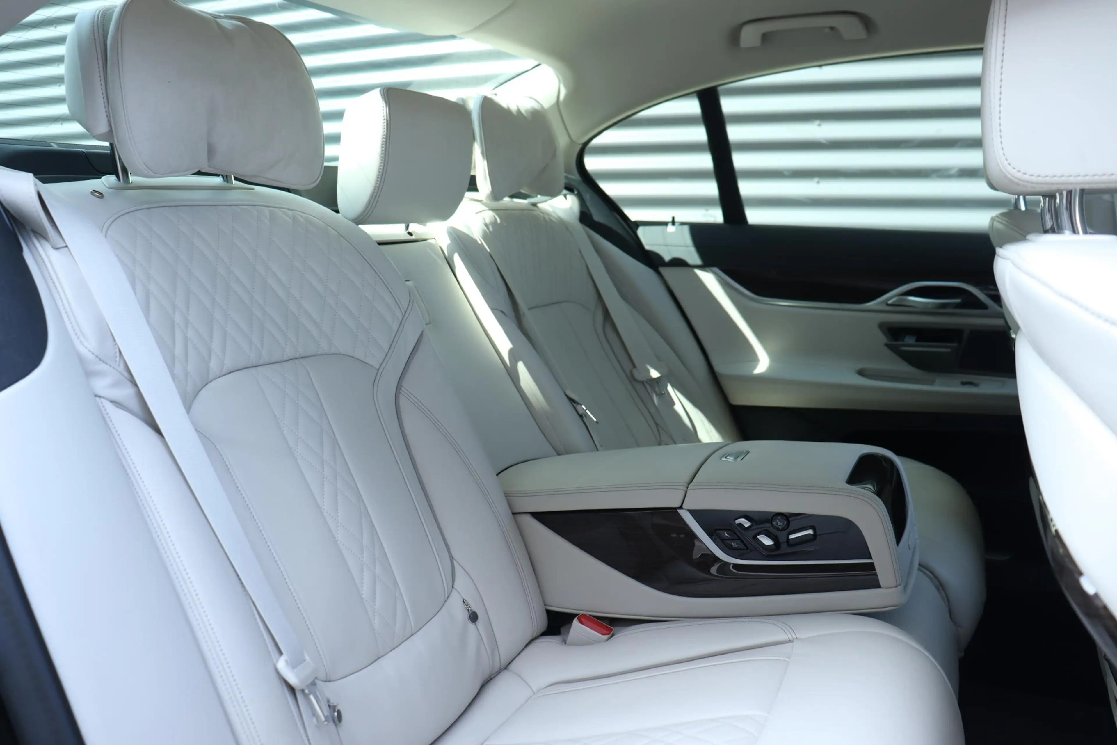 BMW 745 7 Serie Sedan 745e | High Executive | Harman Kardo — photo 11