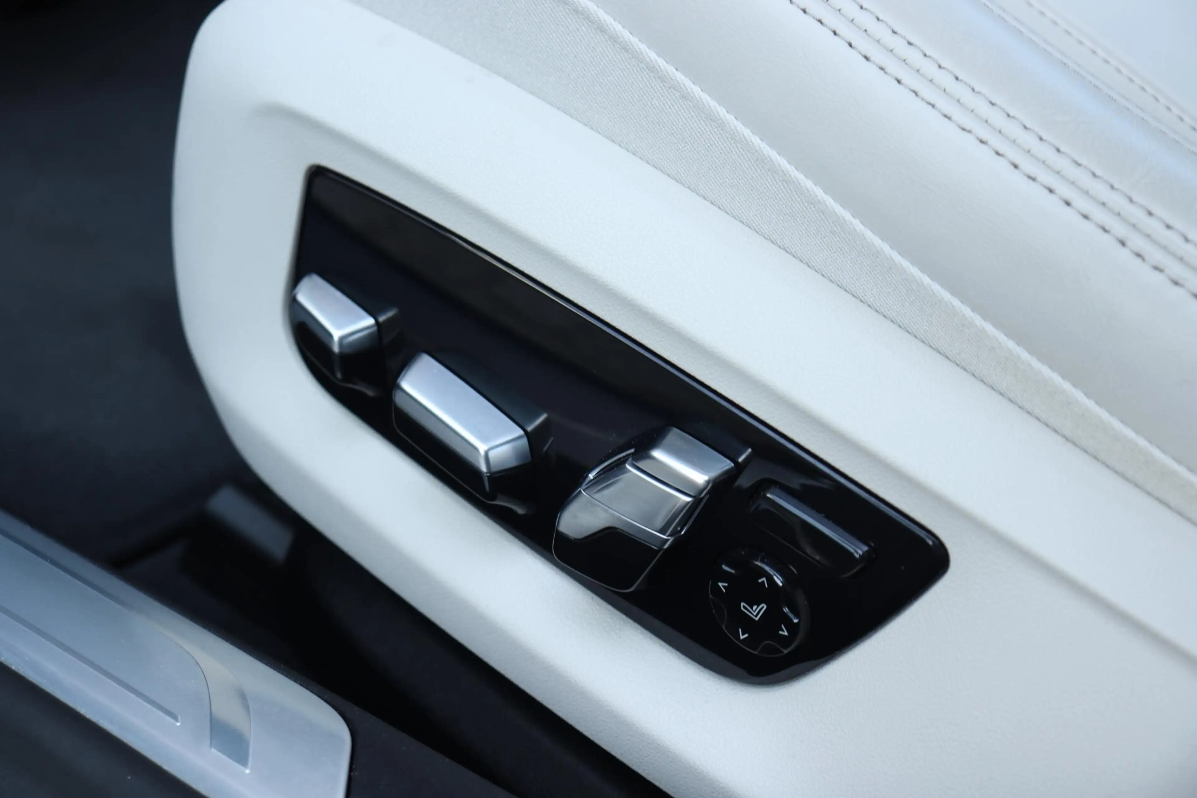 BMW 745 7 Serie Sedan 745e | High Executive | Harman Kardo — photo 15