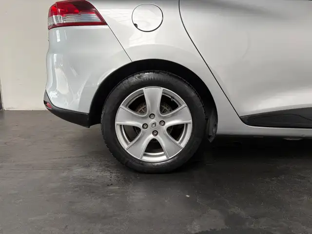 Renault Clio view 24