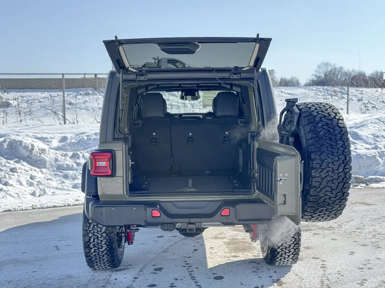 Jeep Wrangler снимка Jeep Wrangler