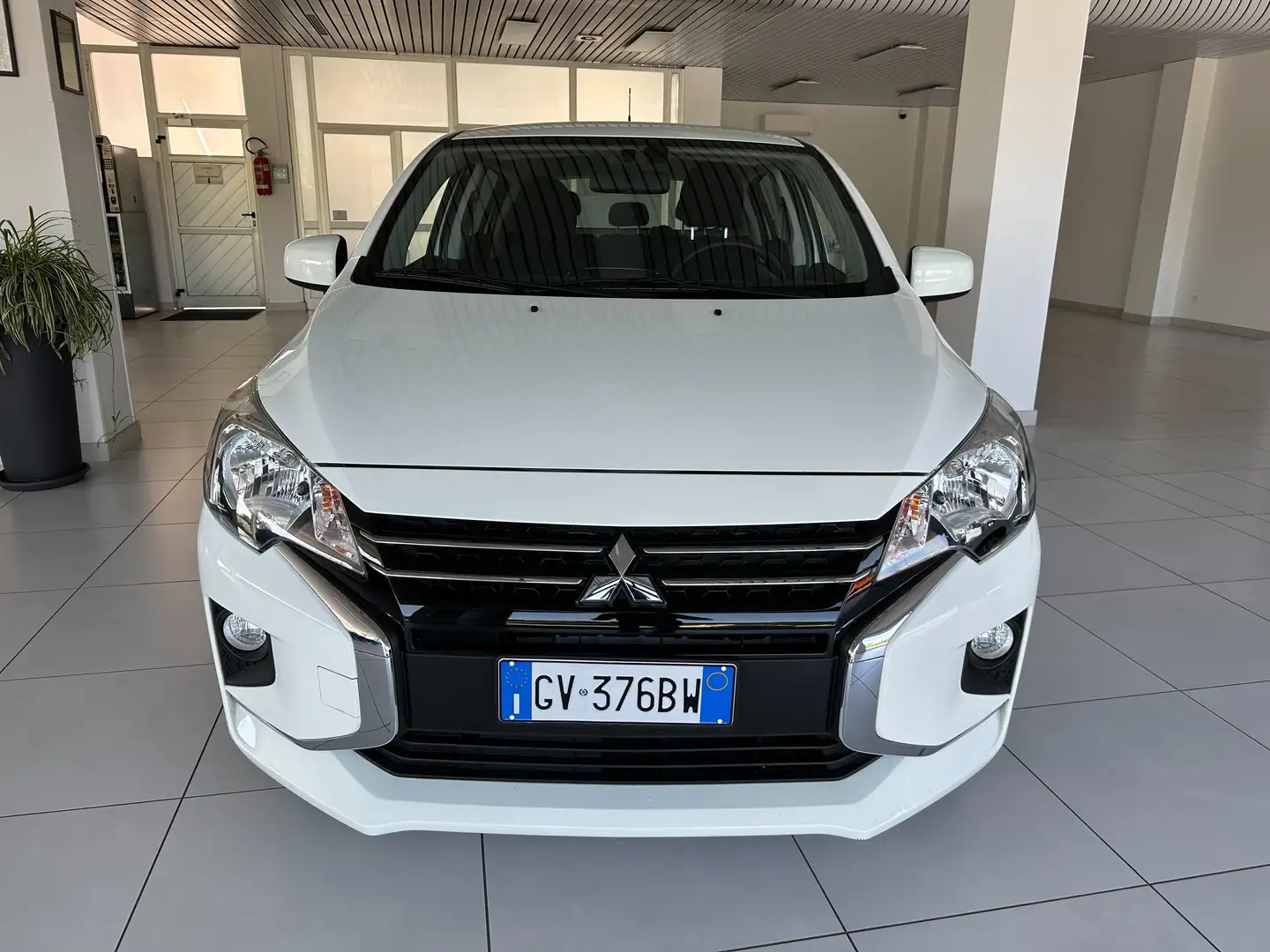 Mitsubishi Space Star 1.2 INVITE 71 CV OK NEOPATENTATI APPLE-ANDROID !! Bianco - 2