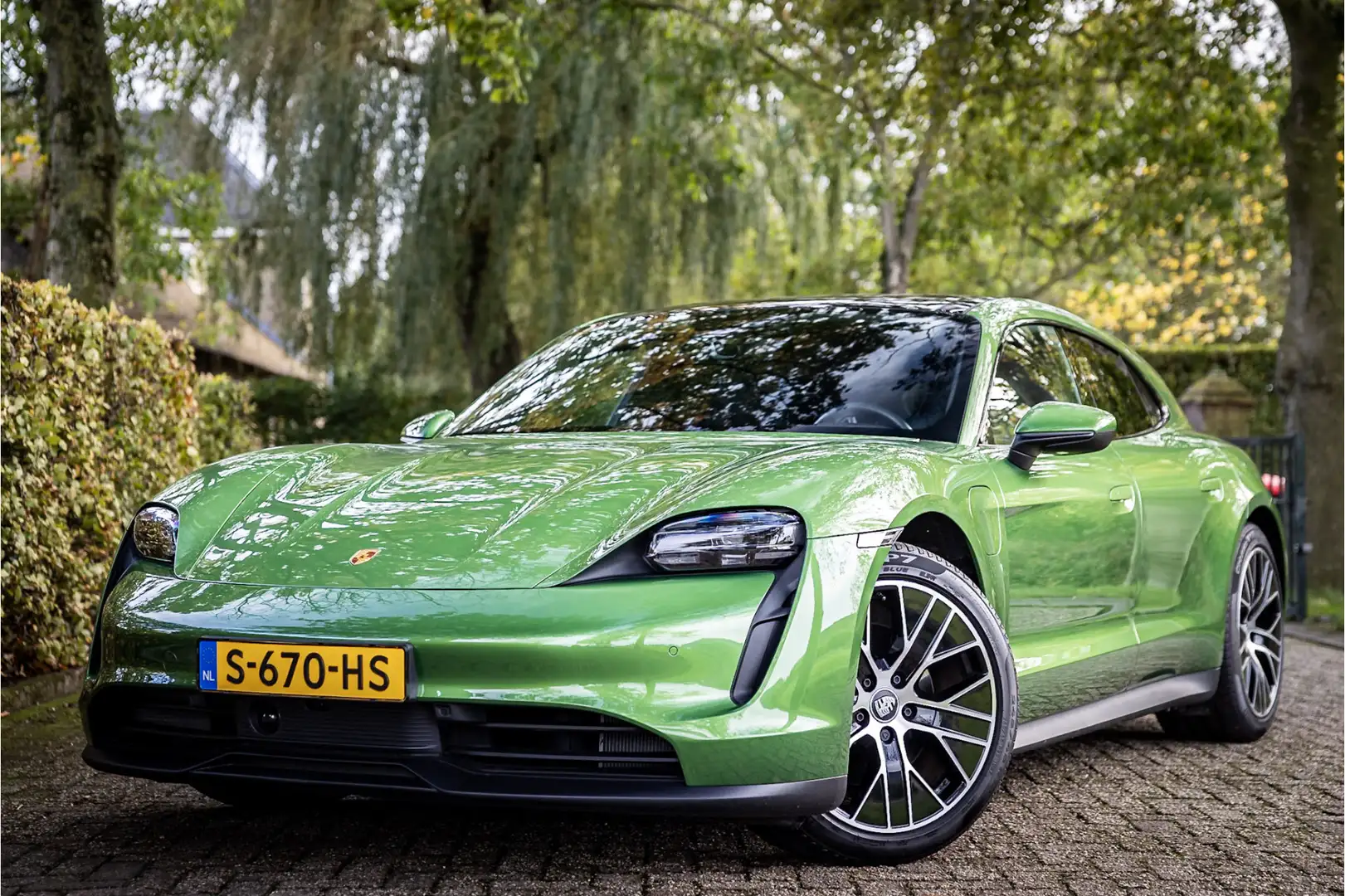 Porsche Taycan Sport Turismo 93 kWh Performance Plus Panorama ACC Groen - 1