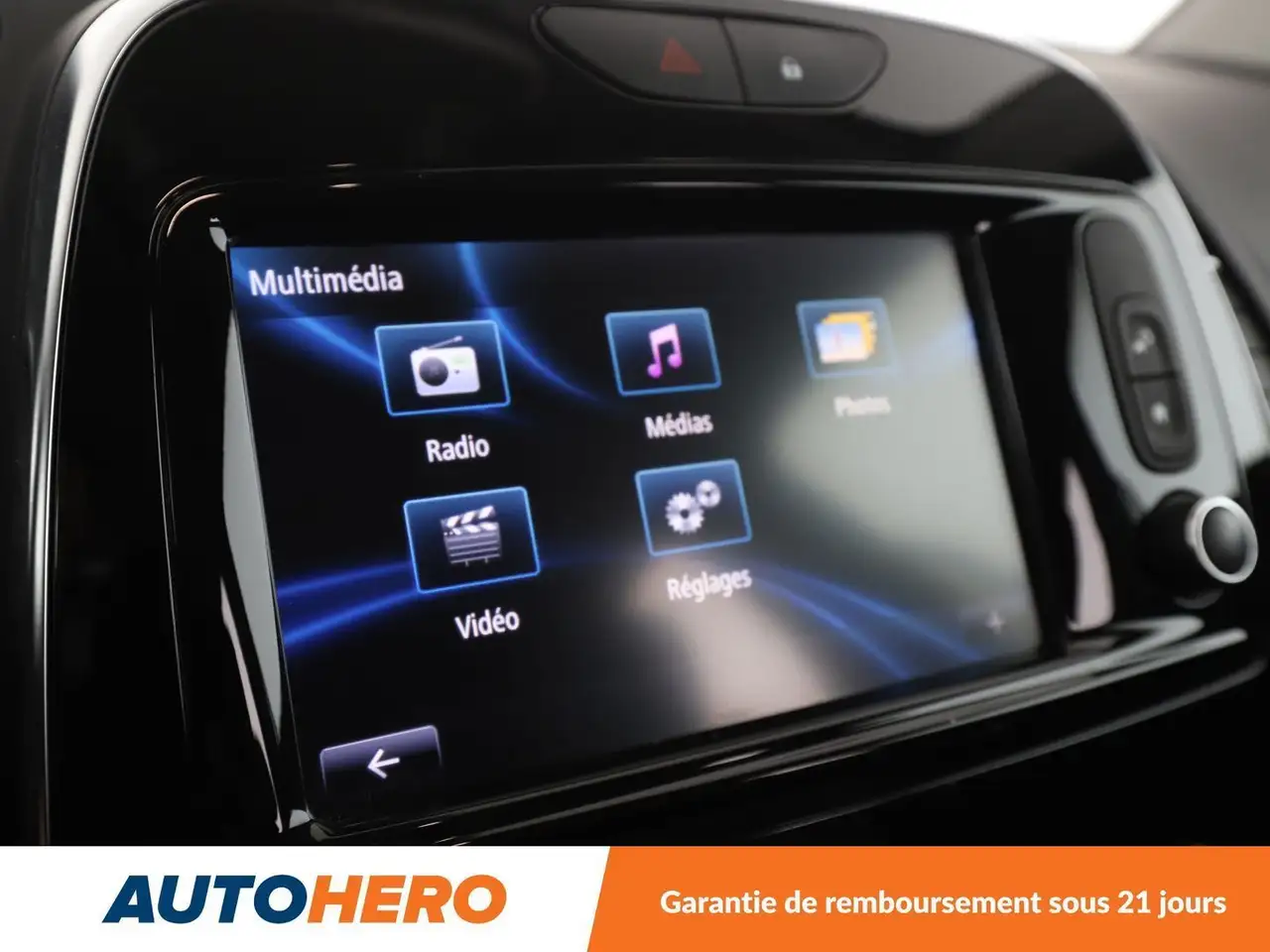 Renault Captur — photo 22