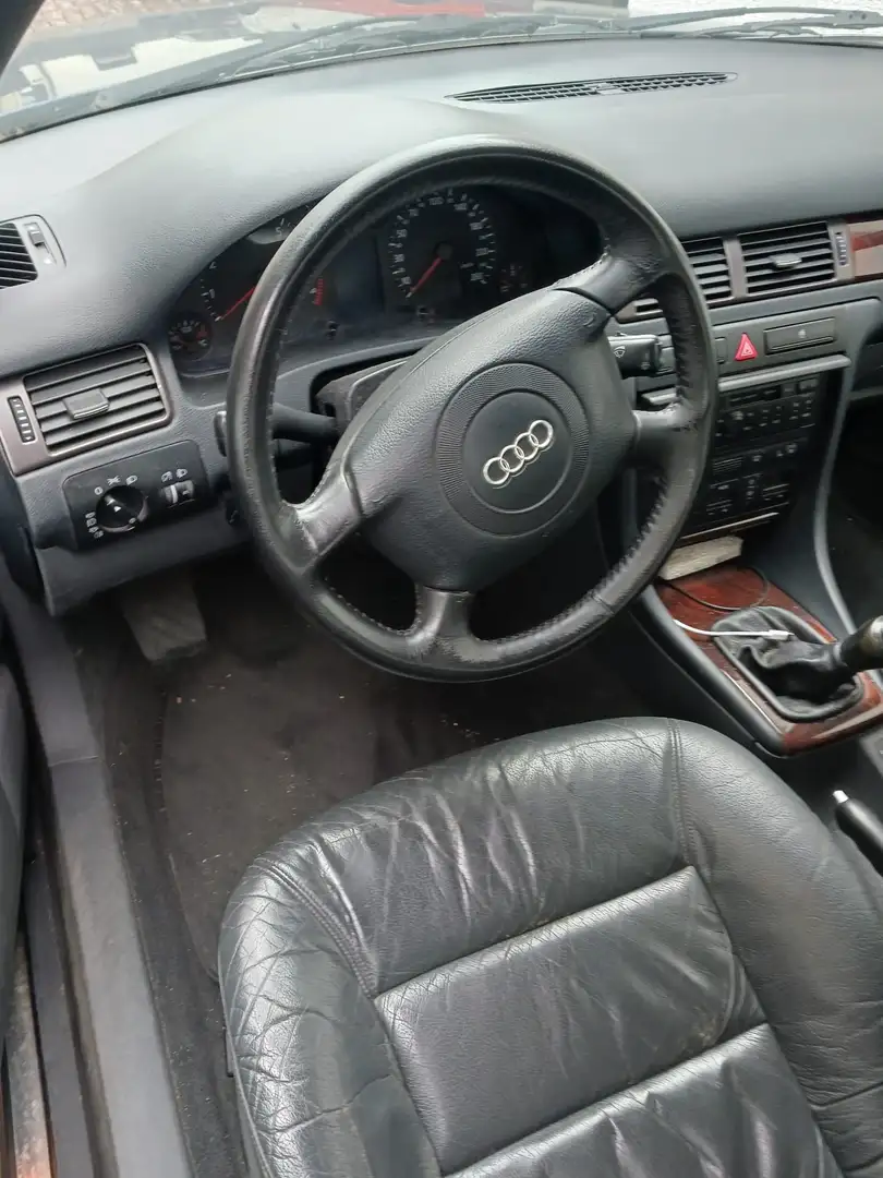 Audi A6 2.4 LPG Modrá - 2