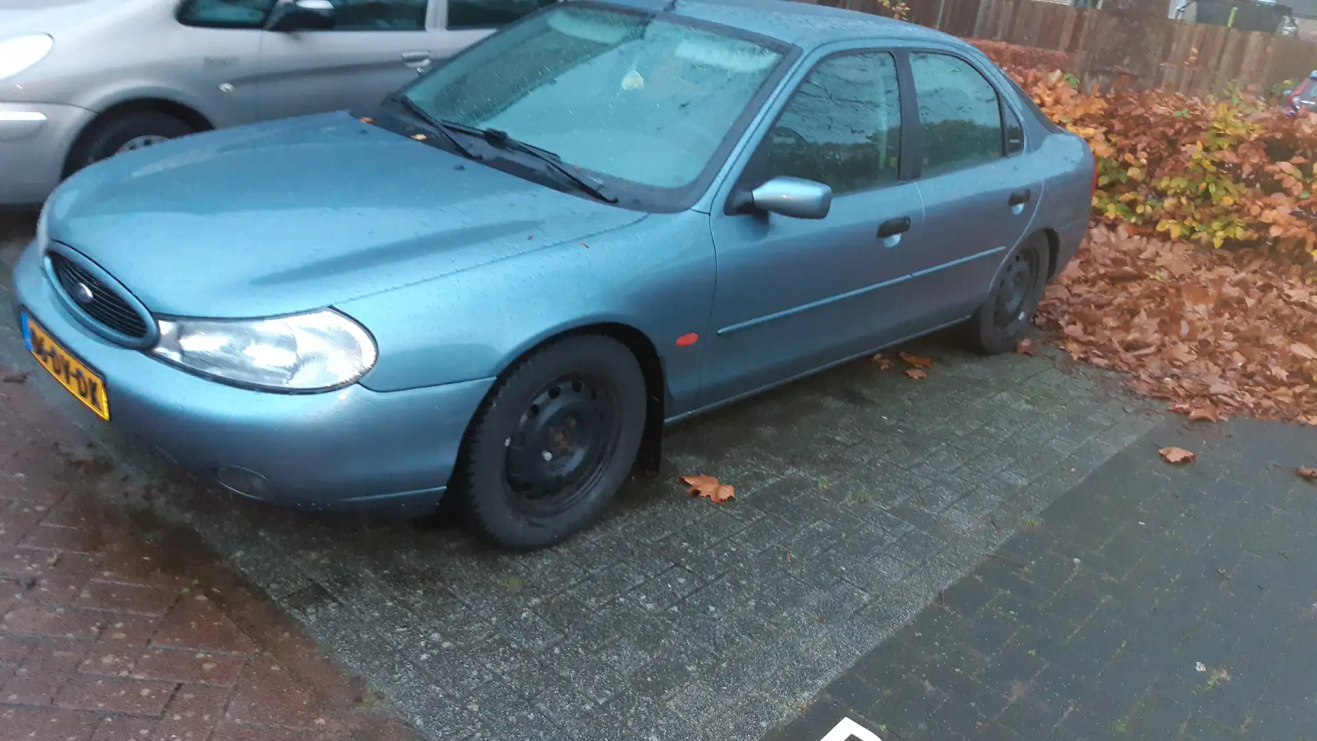 Ford Mondeo Mondeo 2.0-16V Business Edition Blauw - 1