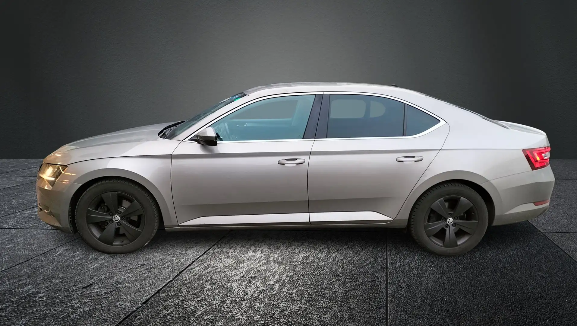 Skoda Superb 2.0 TDI DSG Style Grau - 2
