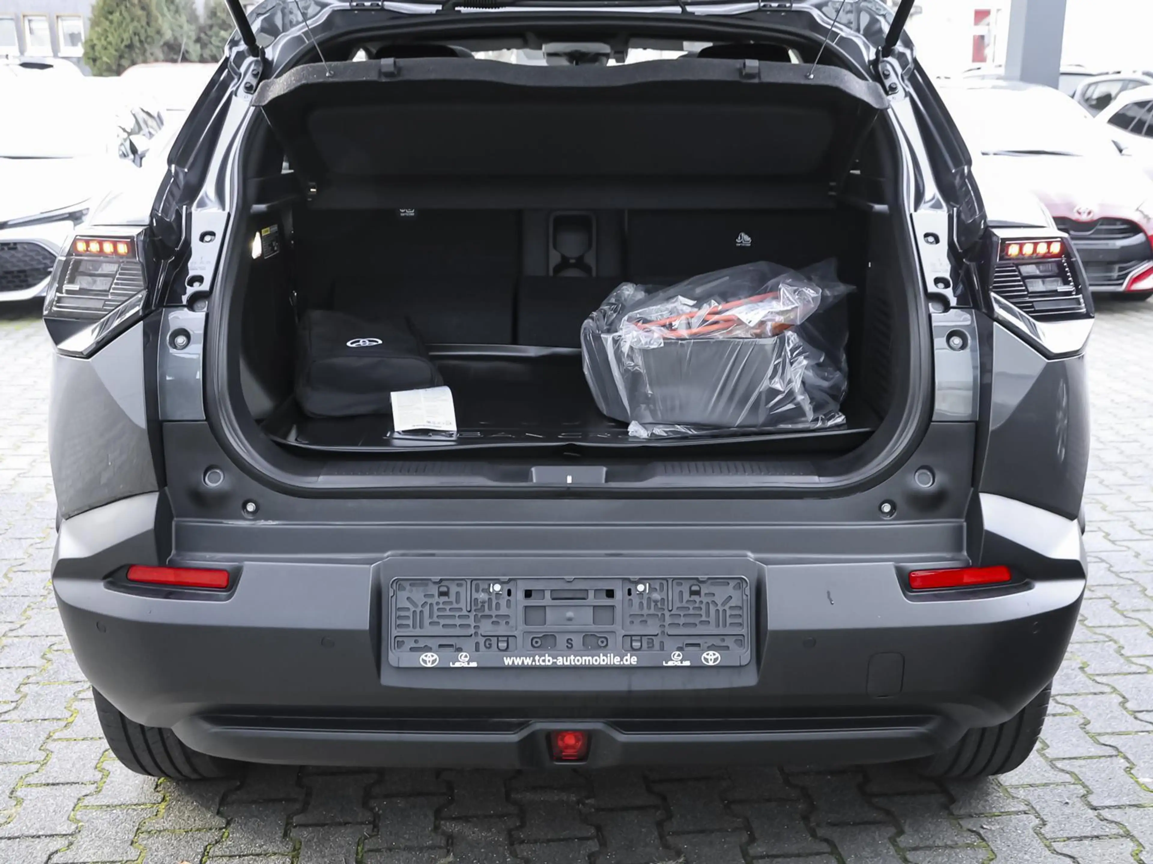 Toyota Urban Cruiser BEV 4x2 Lounge PanoDach JBL 360° — photo 10