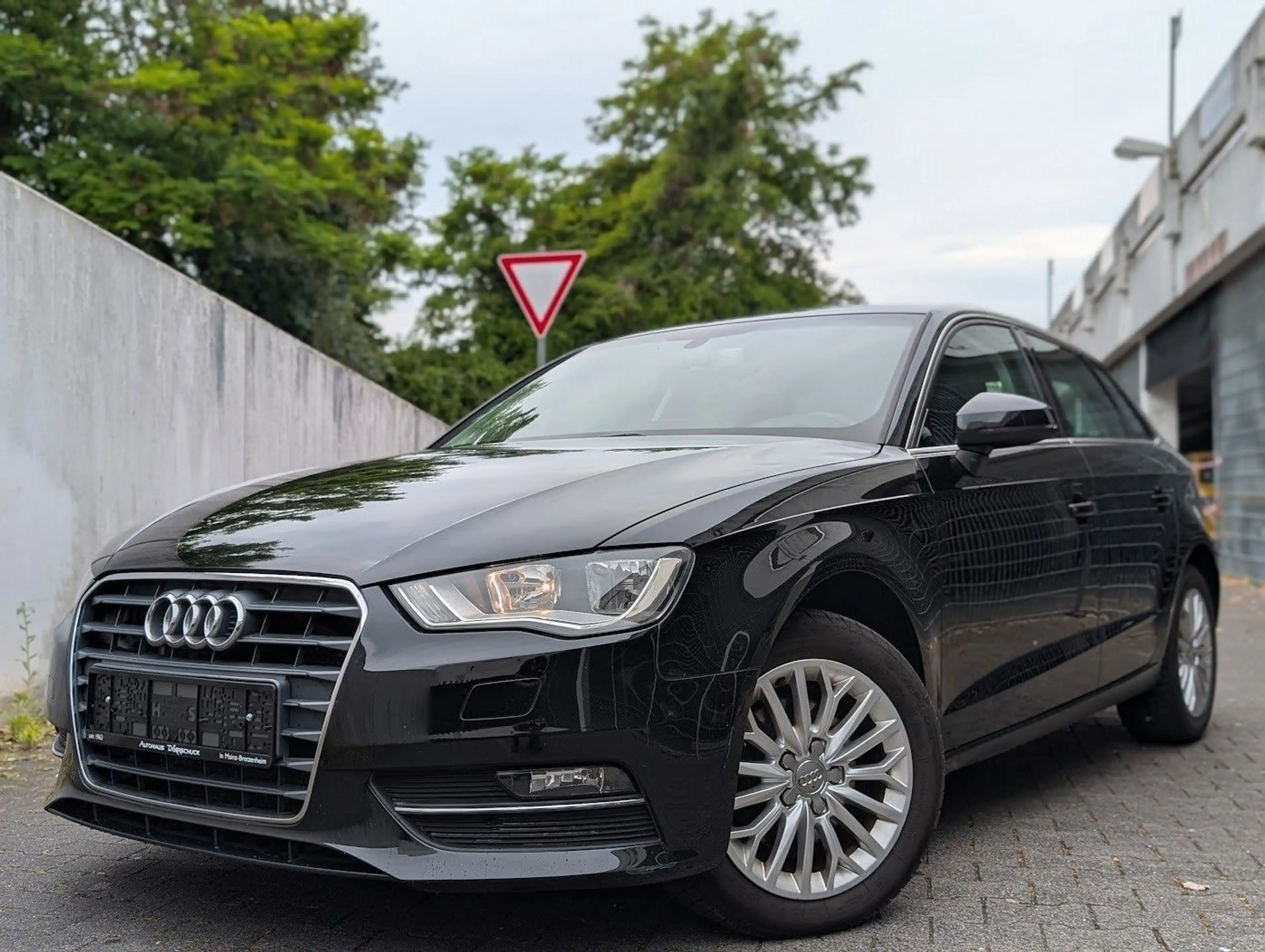 Audi A3 Sportback Ambiente AHK. NAVI. PDC. DSG — photo 3