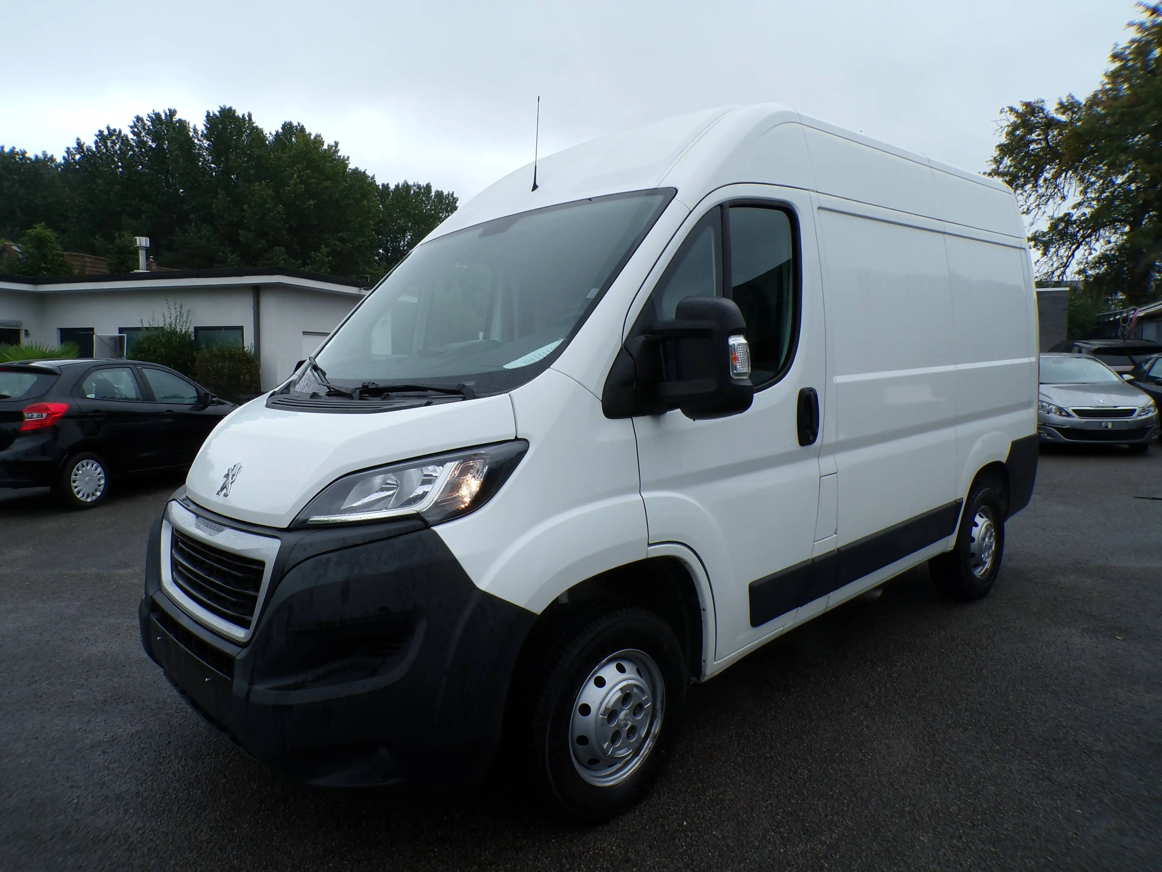 Peugeot Boxer 2.2 BlueHDi L1H2 Airco/Media/Camera/Garantie/64.000km