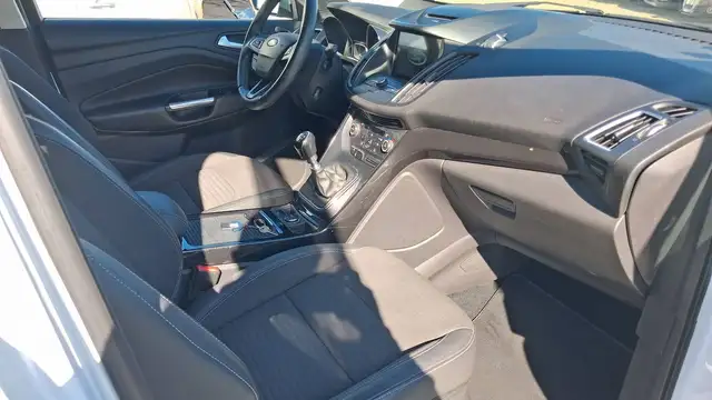 Ford Kuga view 10