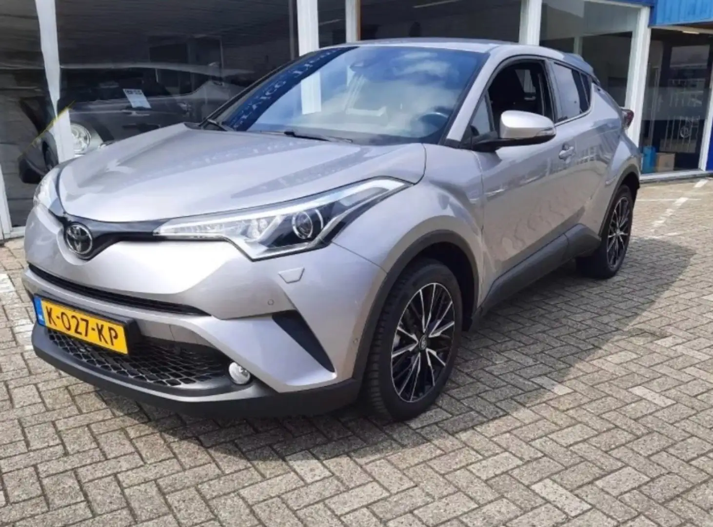 Toyota C-HR 1.2 Bi-Tone. Grijs - 1