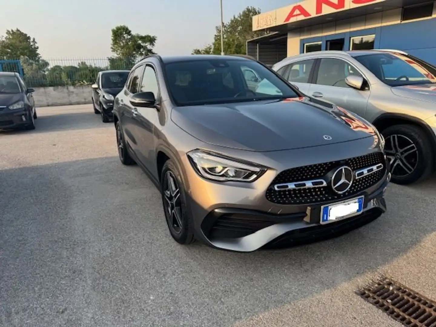Mercedes-Benz GLA 200 GLA 200 d Premium auto Grigio - 2