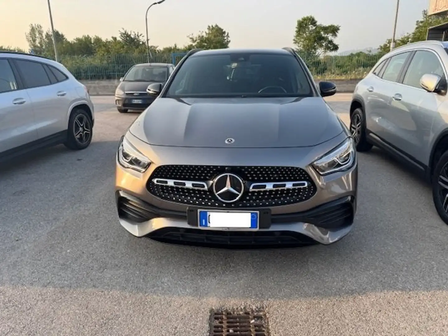 Mercedes-Benz GLA 200 GLA 200 d Premium auto Grigio - 1
