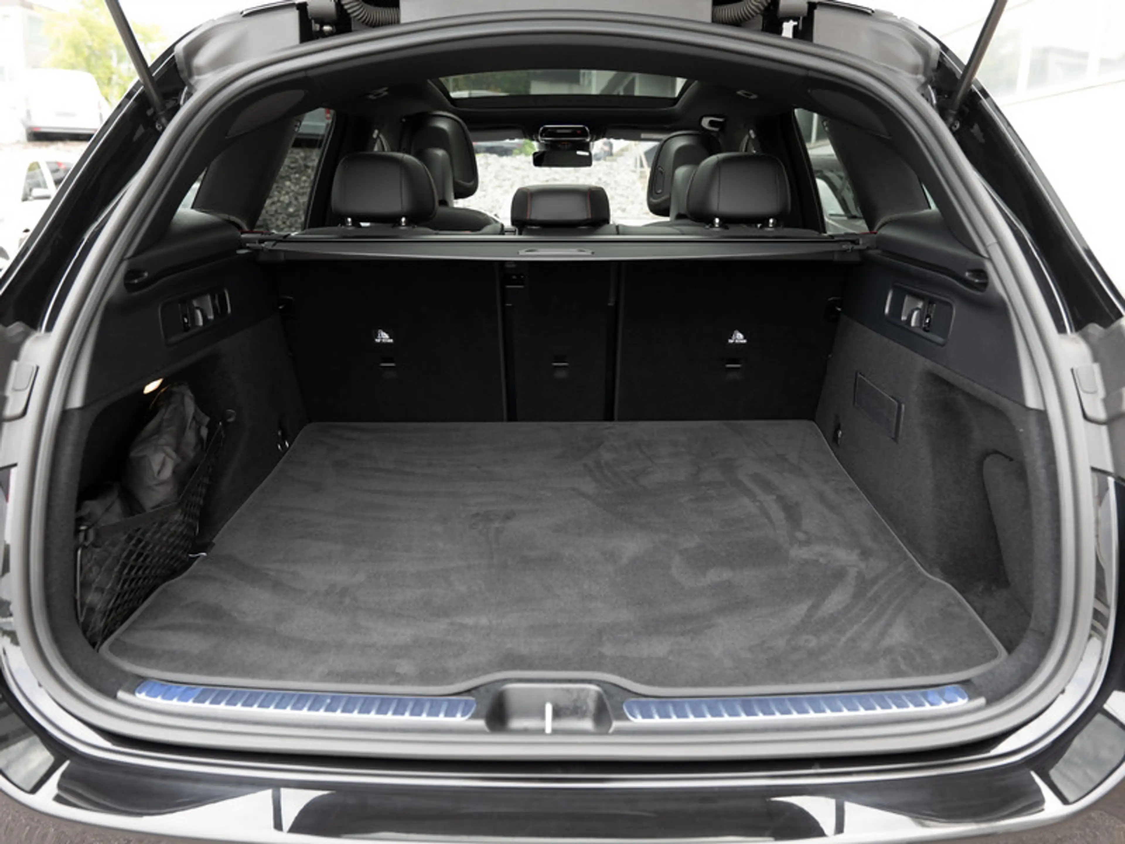 Mercedes-Benz GLC 43 AMG 4M DYNAMIC+/Pano/AHK/Night/Sound/21' — photo 7