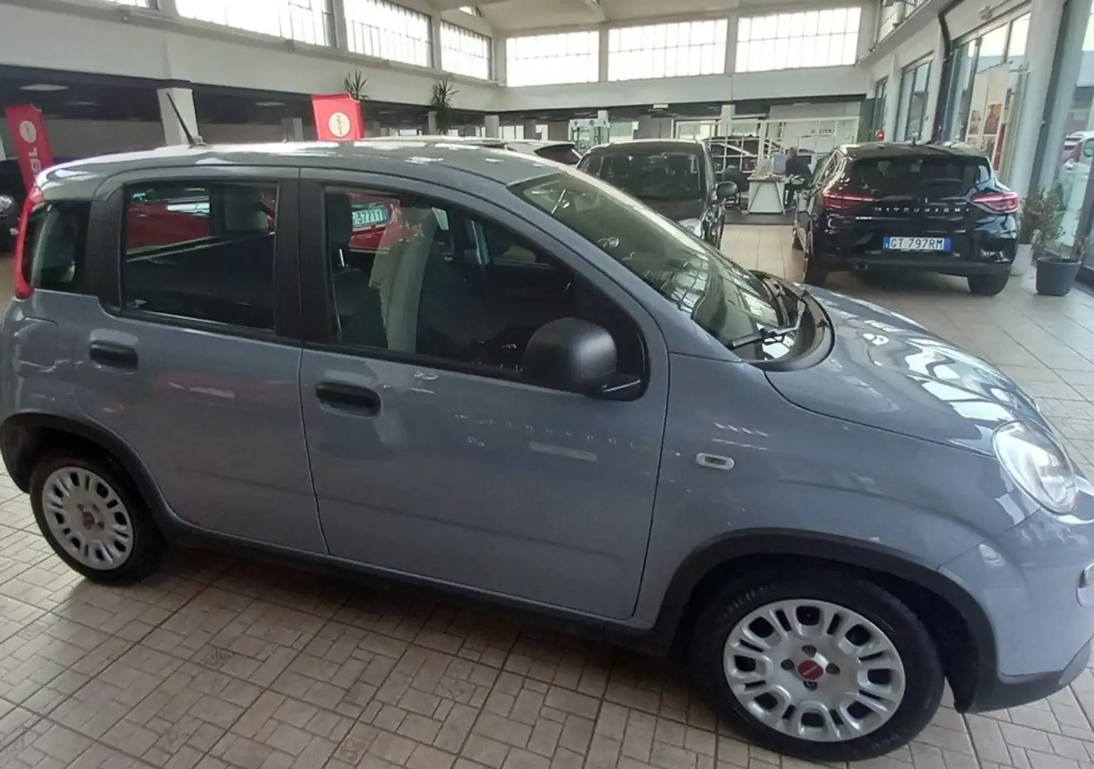 Fiat Panda 1.0 FireFly S&S Hybrid Grau - 2