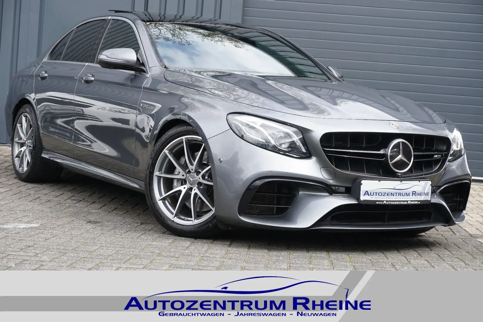 Mercedes-Benz E 63 AMG 4Matic+ PANO MULTIBEAM SportAGA 360° Grau - 1
