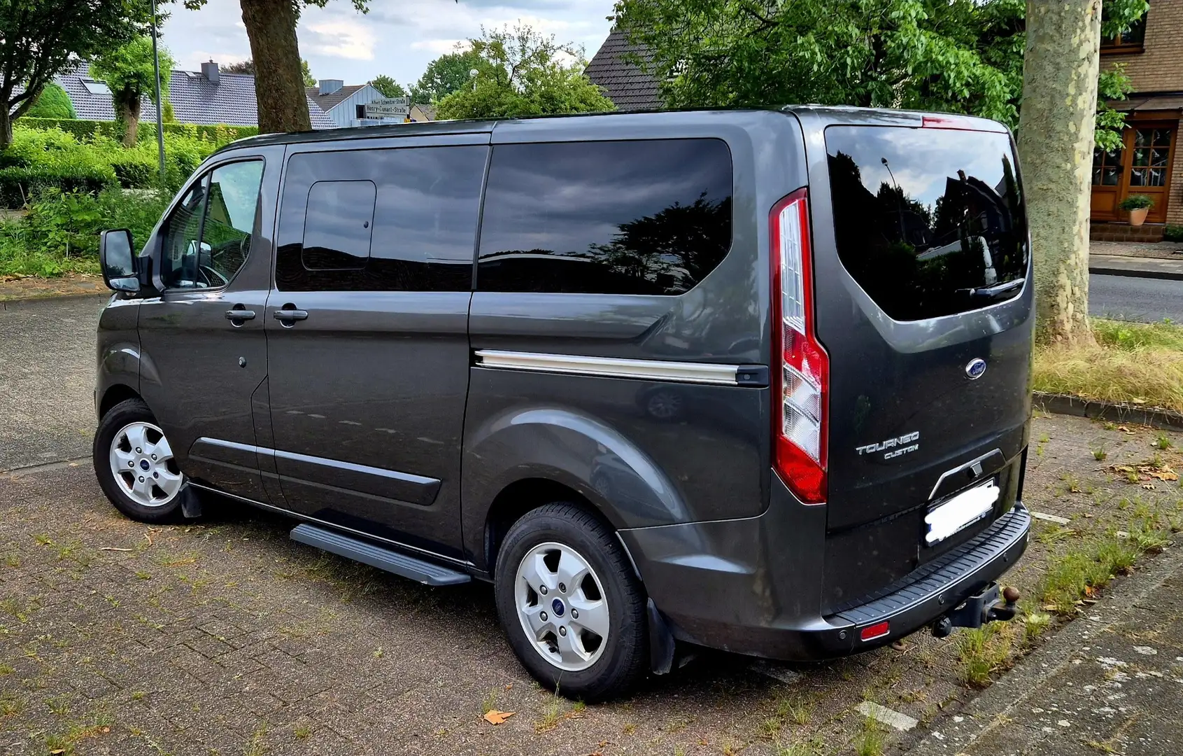 Ford Tourneo Custom 310 L1H1 VA Autm. Titanium Grau - 2