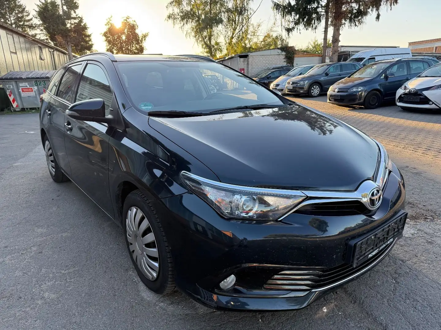 Toyota Auris 1,6 D4-D NAVI/KAMERA/LED Schwarz - 1