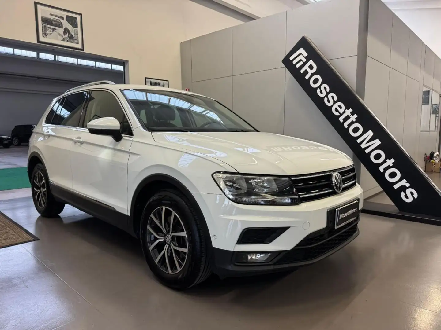Volkswagen Tiguan 2.0 TDI SCR DSG Business BlueMotion Technology Wit - 1