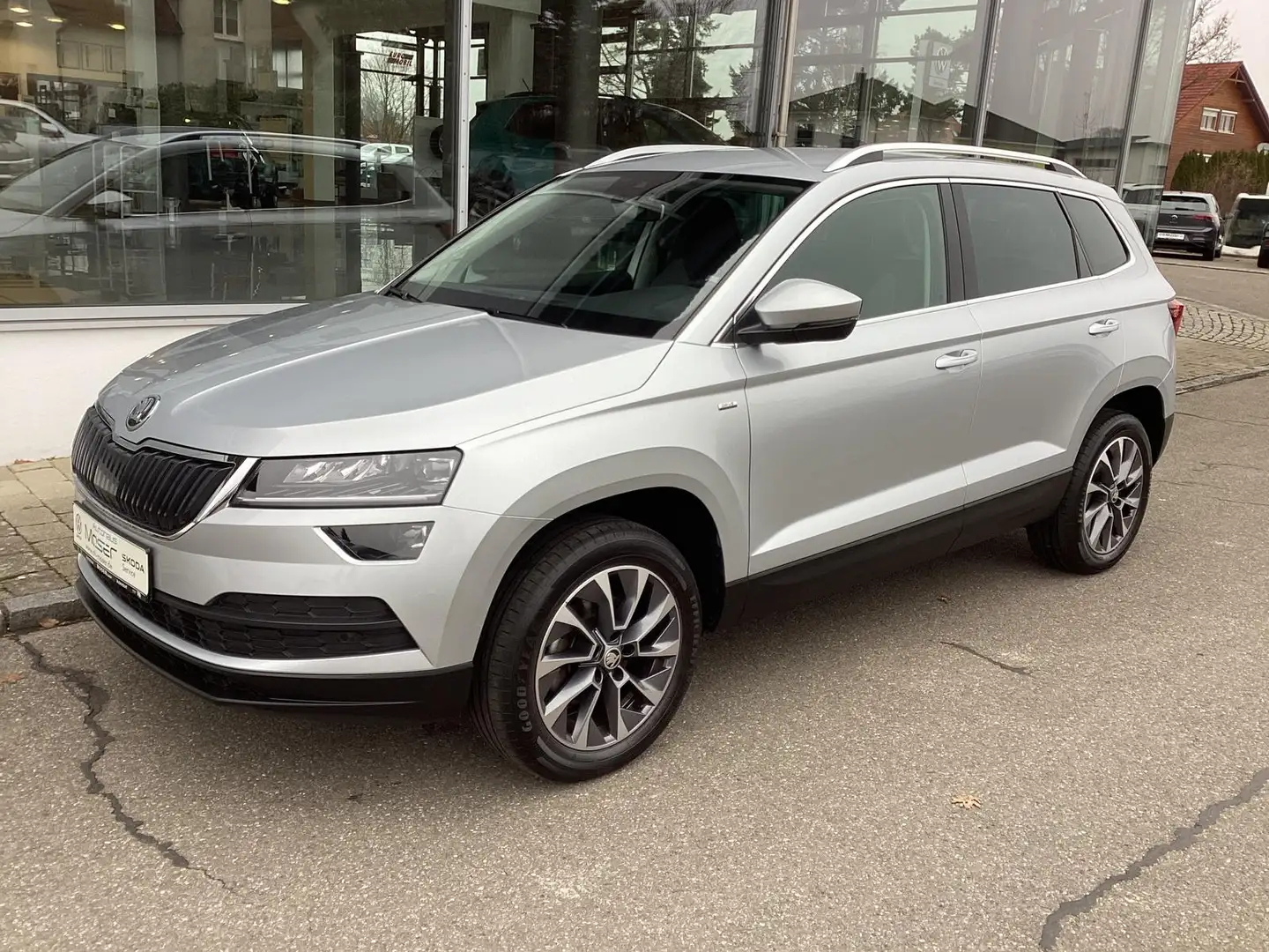 Skoda Karoq 1.5 TSI DSG Drive 125/Varioflex/Sthzg/AHK Silber - 1