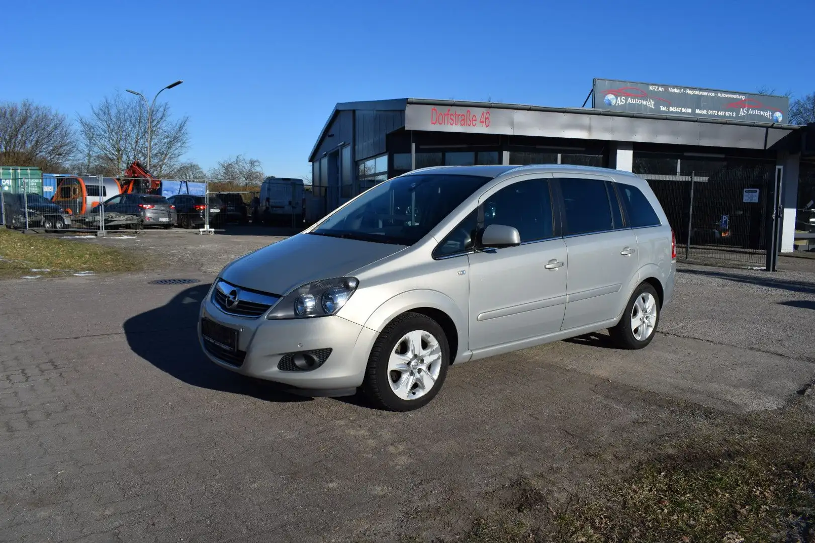 Opel Zafira B 1,8 Design Edition Grau - 1