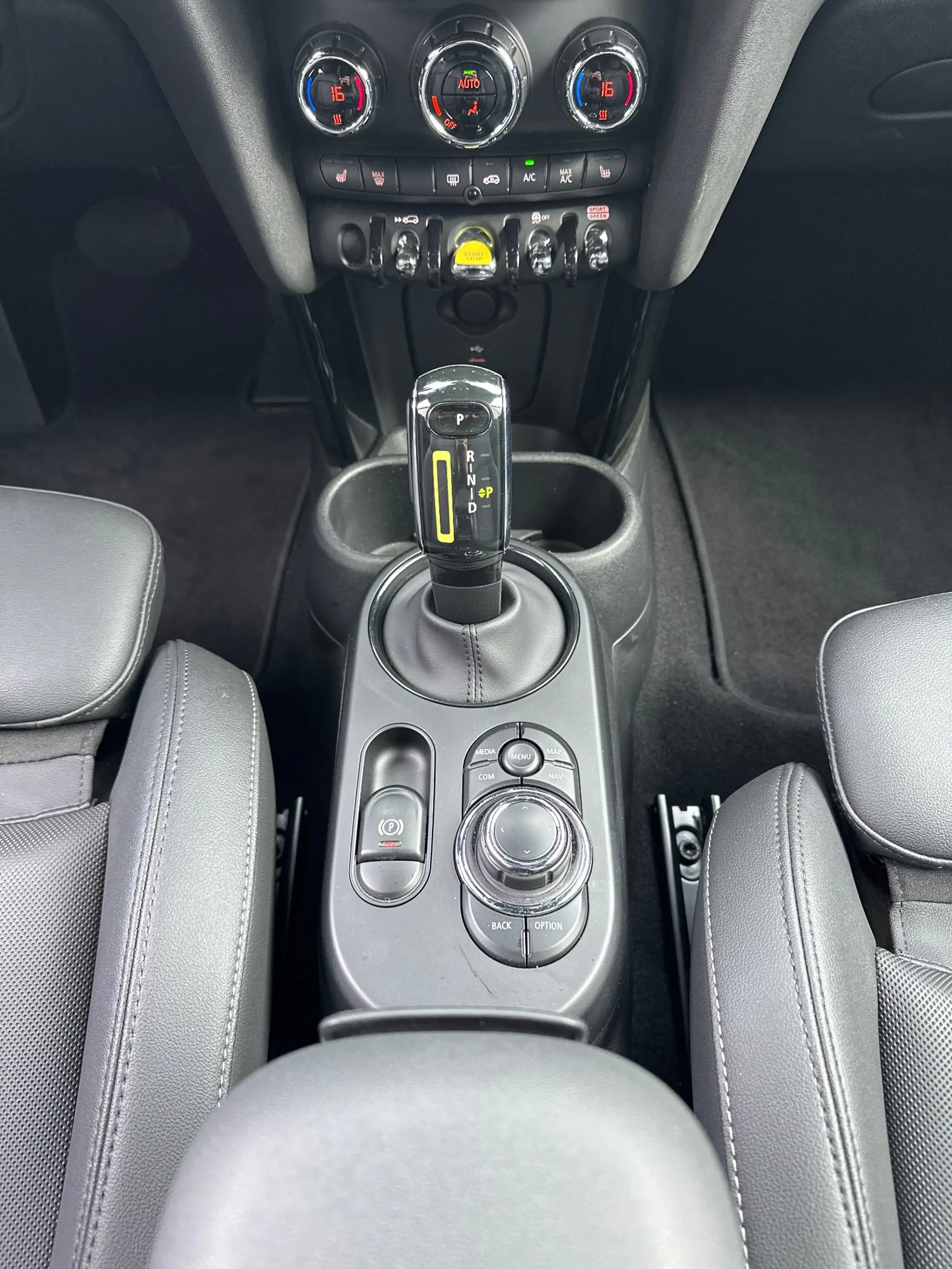 MINI Cooper SE Classic Trim Black NAV+LED+KAM+SHZ+KEYLESS+ — photo 16
