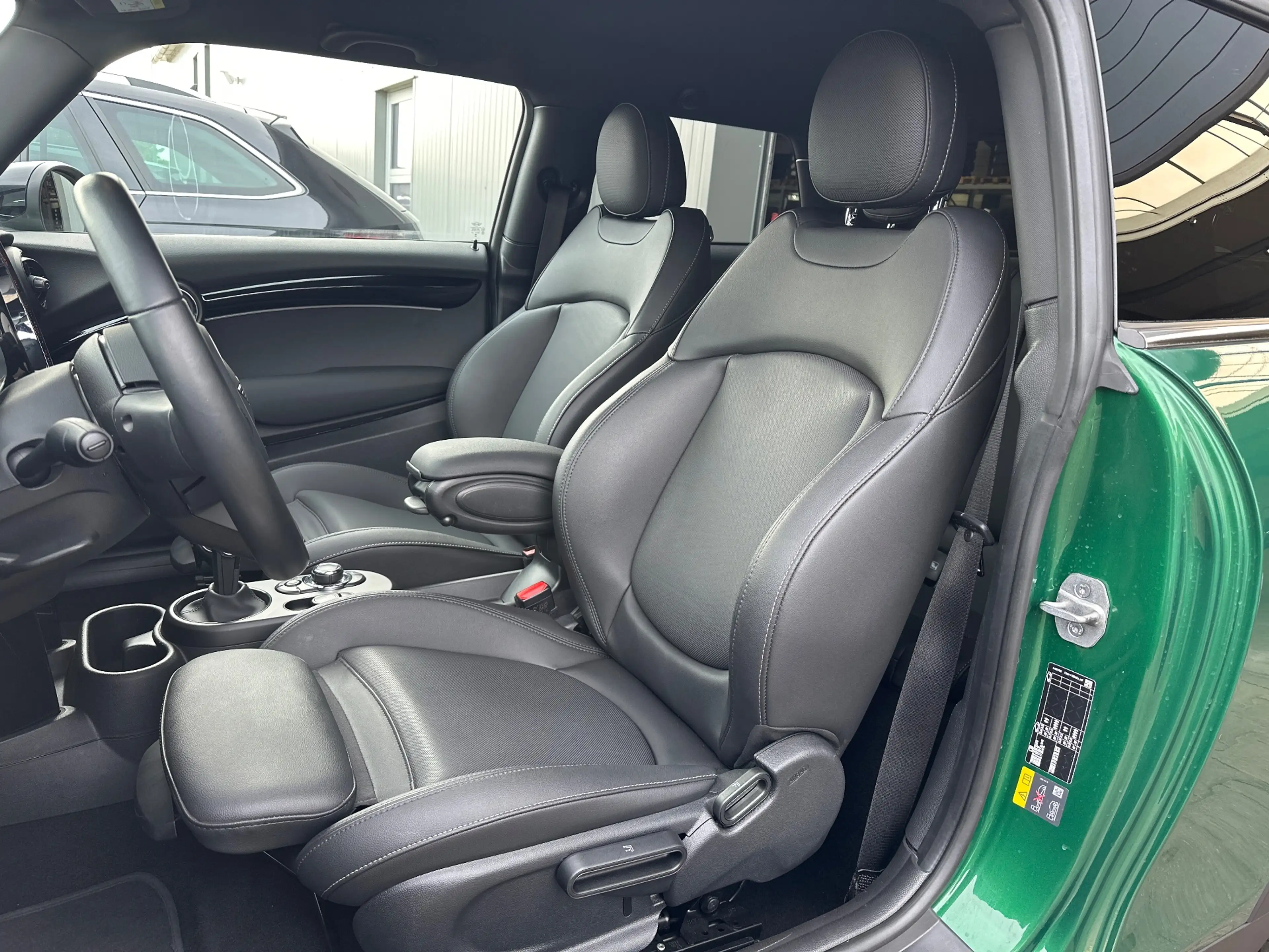 MINI Cooper SE Classic Trim Black NAV+LED+KAM+SHZ+KEYLESS+ — photo 10