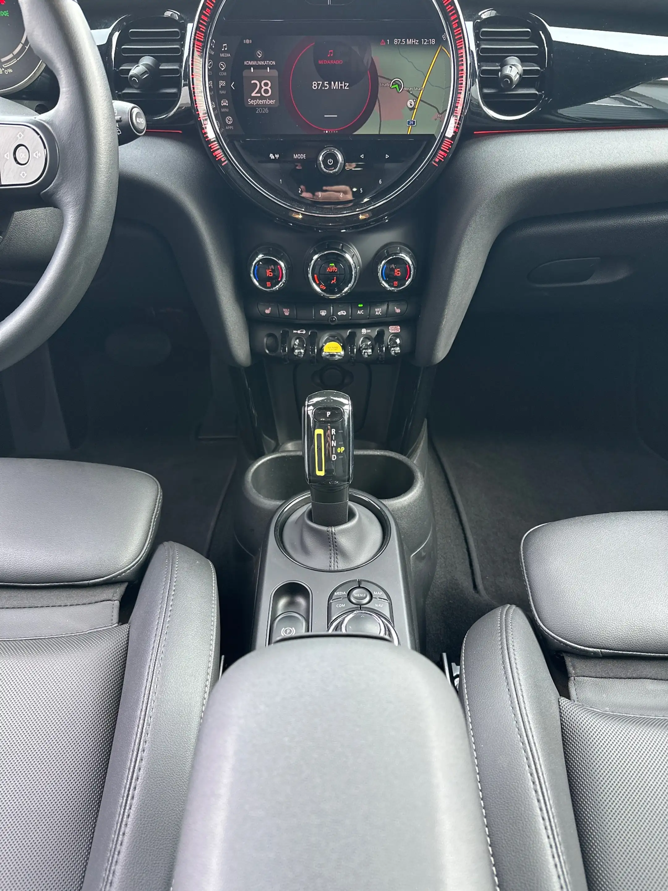 MINI Cooper SE Classic Trim Black NAV+LED+KAM+SHZ+KEYLESS+ — photo 15