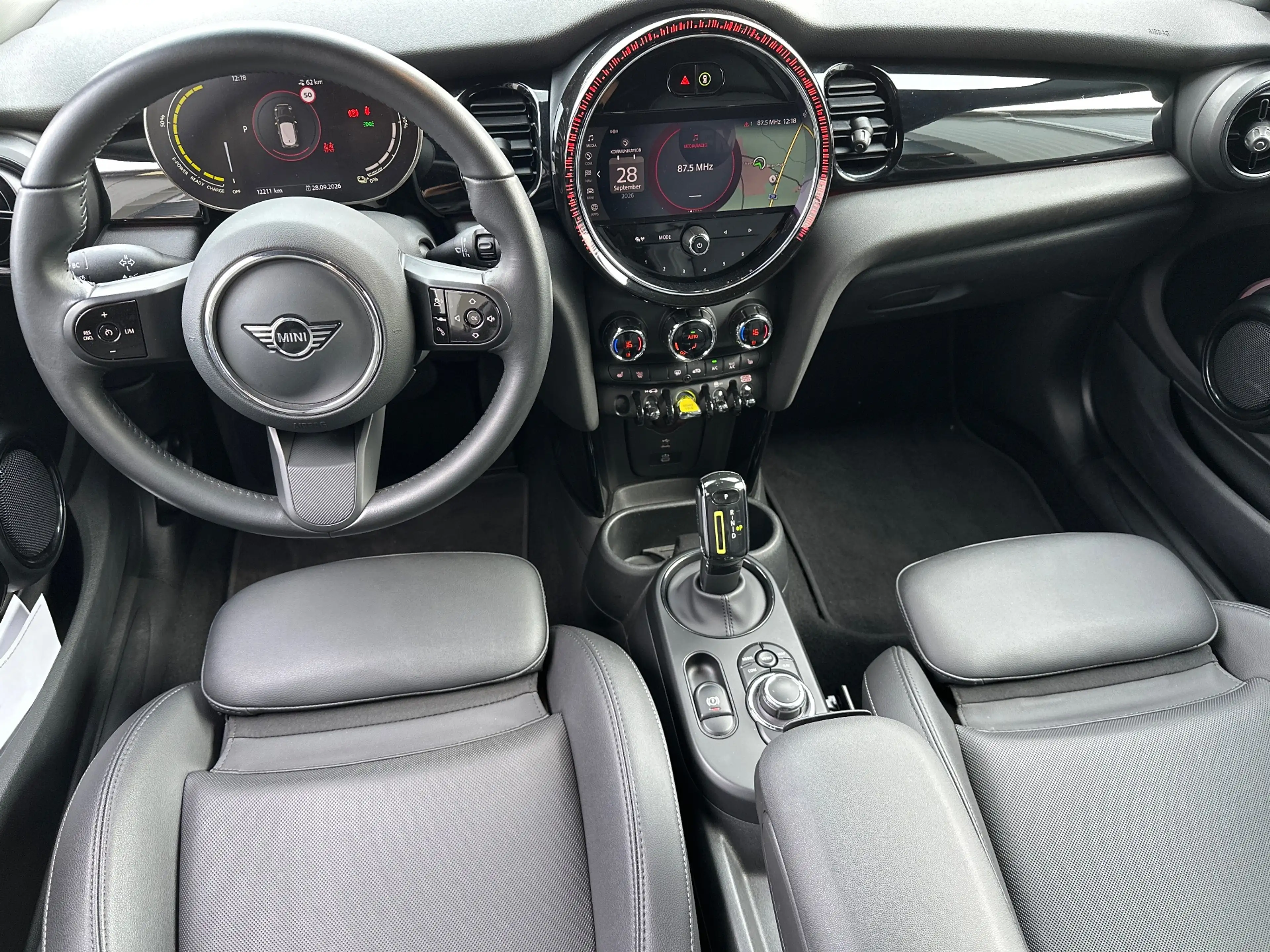 MINI Cooper SE Classic Trim Black NAV+LED+KAM+SHZ+KEYLESS+ — photo 12