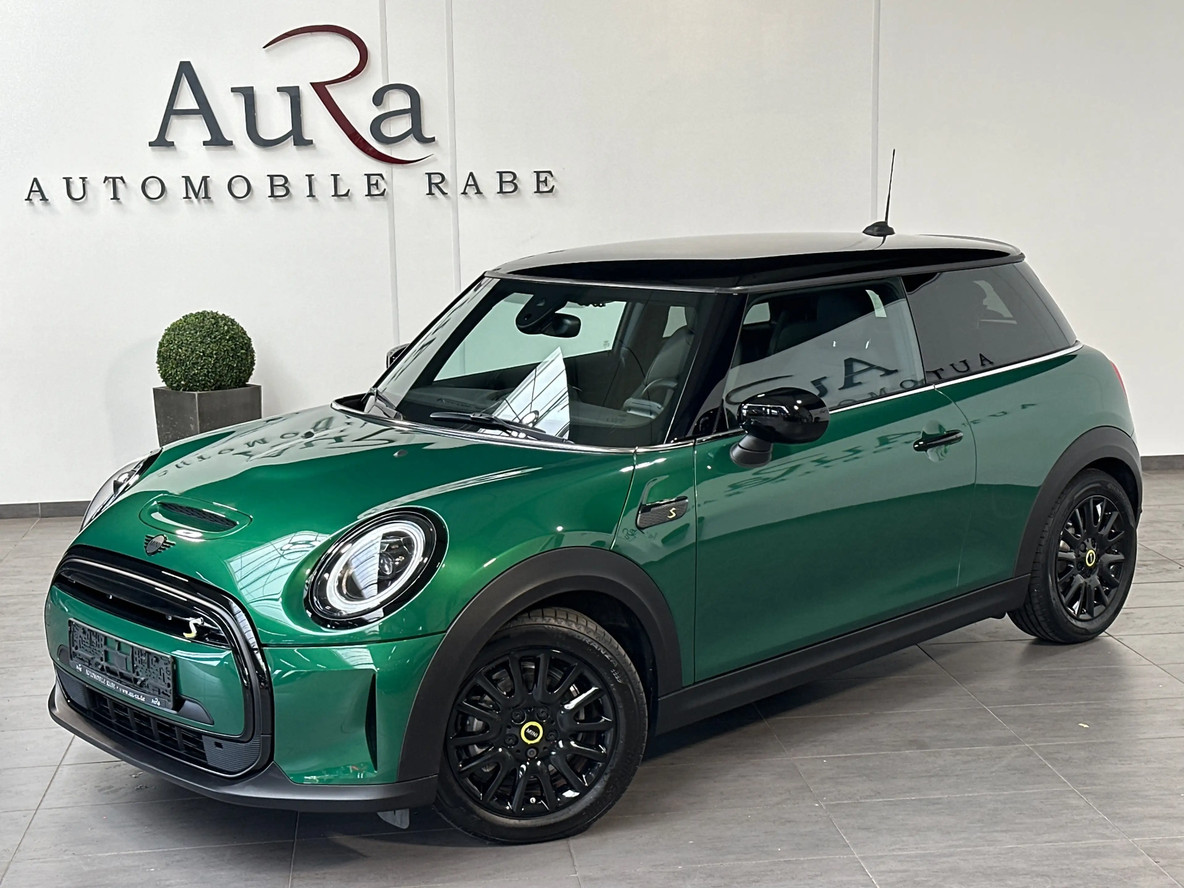 MINI Cooper SE Classic Trim Black NAV+LED+KAM+SHZ+KEYLESS+ — photo 2