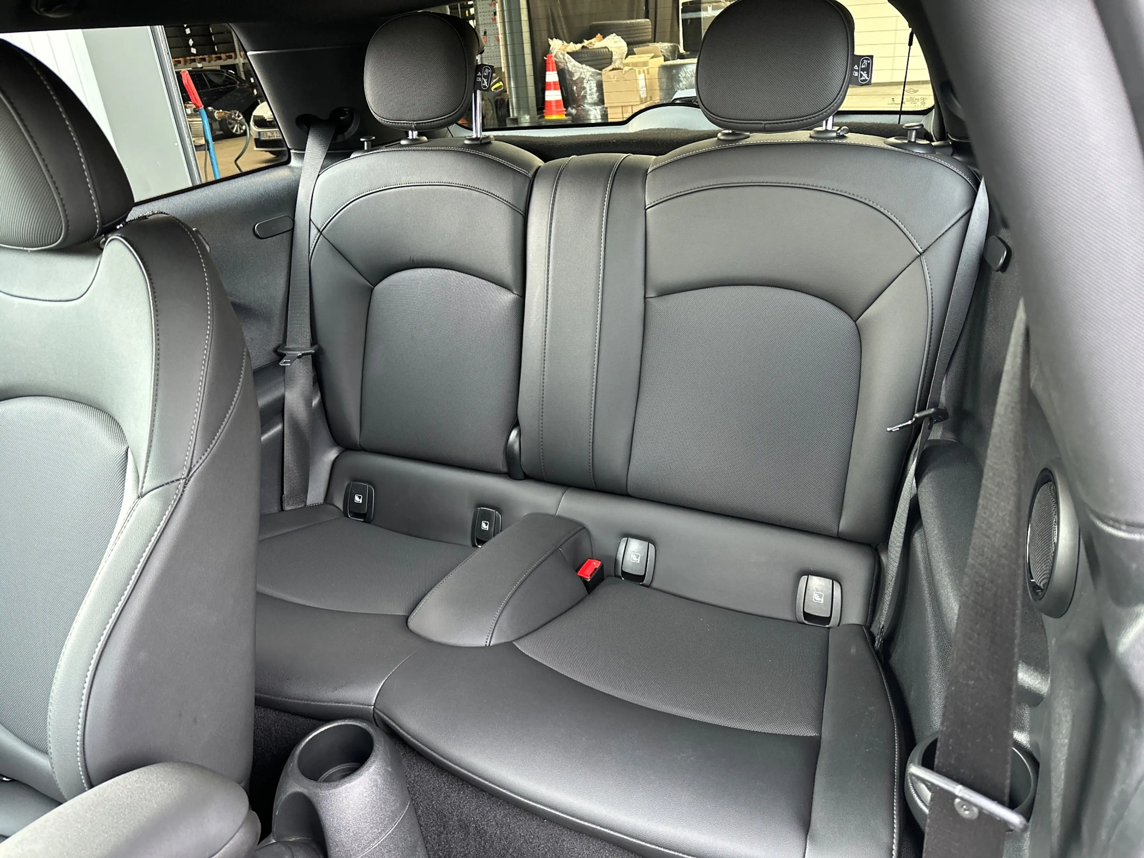 MINI Cooper SE Classic Trim Black NAV+LED+KAM+SHZ+KEYLESS+ — photo 11