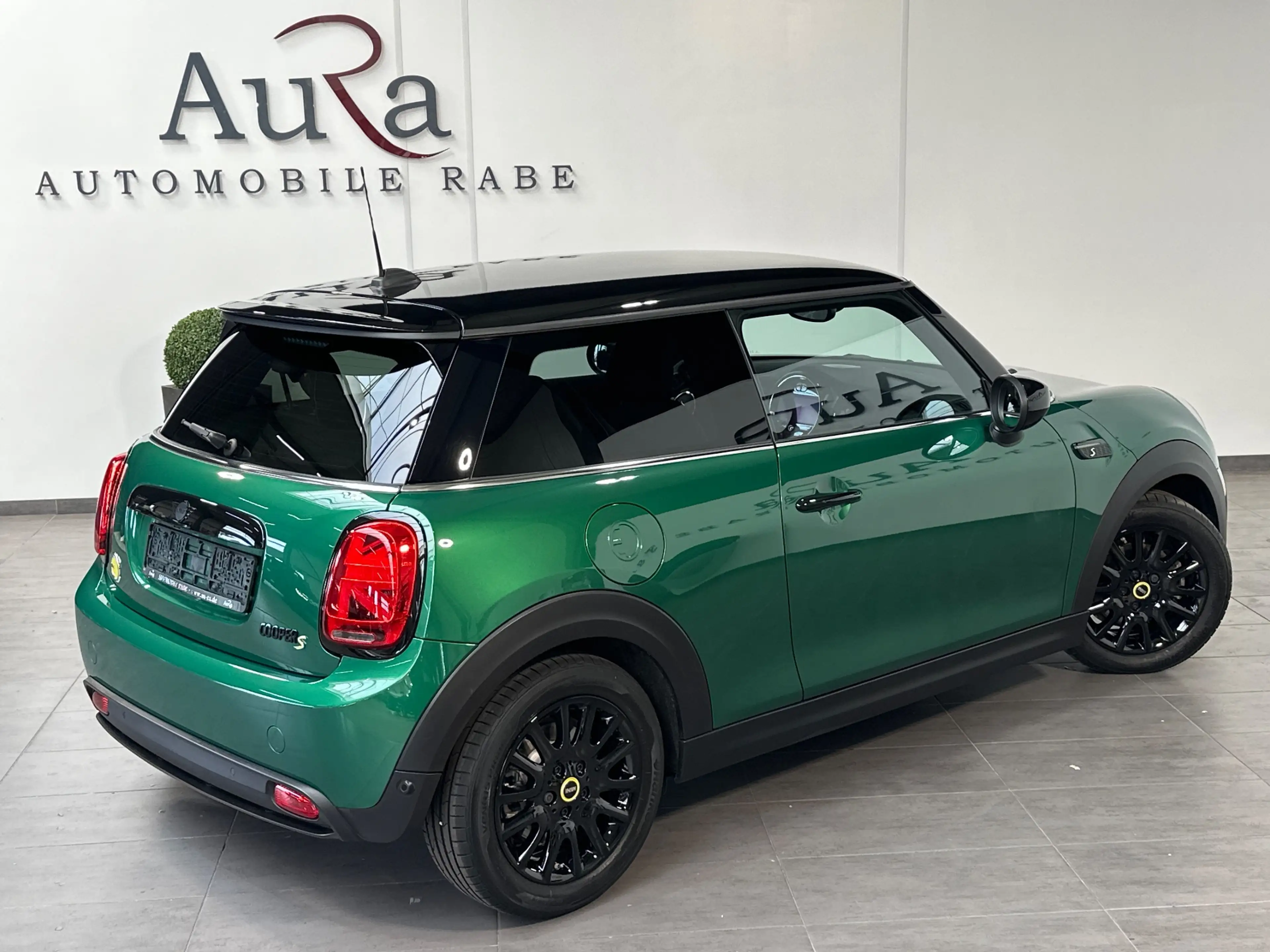 MINI Cooper SE Classic Trim Black NAV+LED+KAM+SHZ+KEYLESS+ — photo 5