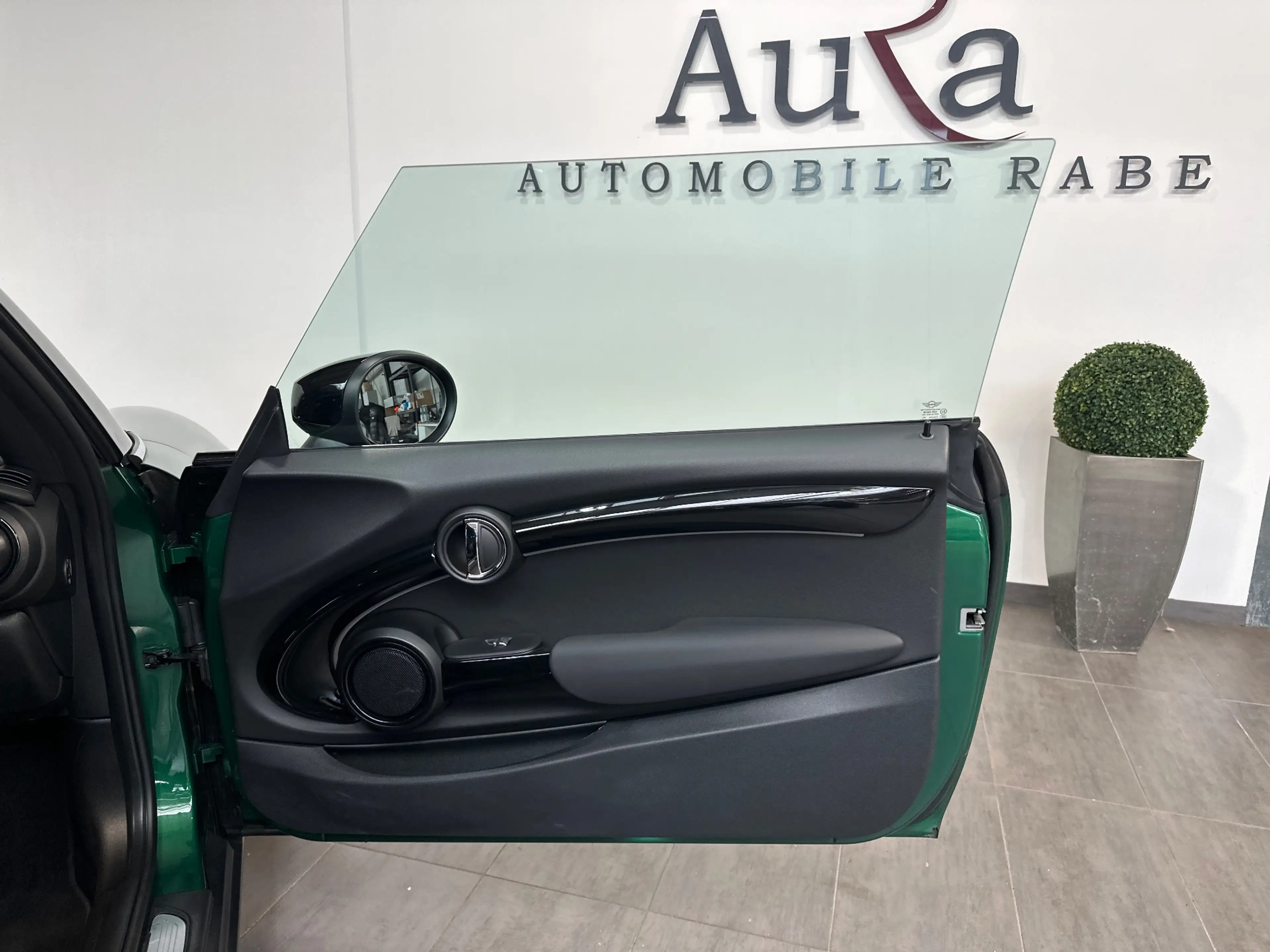 MINI Cooper SE Classic Trim Black NAV+LED+KAM+SHZ+KEYLESS+ — photo 7