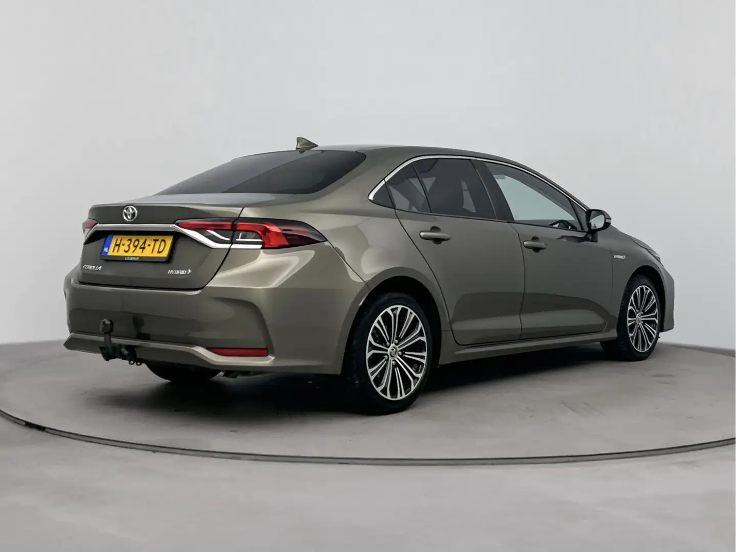 Toyota Corolla 1.8 Hybrid Dynamic | Trekhaak | Stoelverwarming | Verde - 2