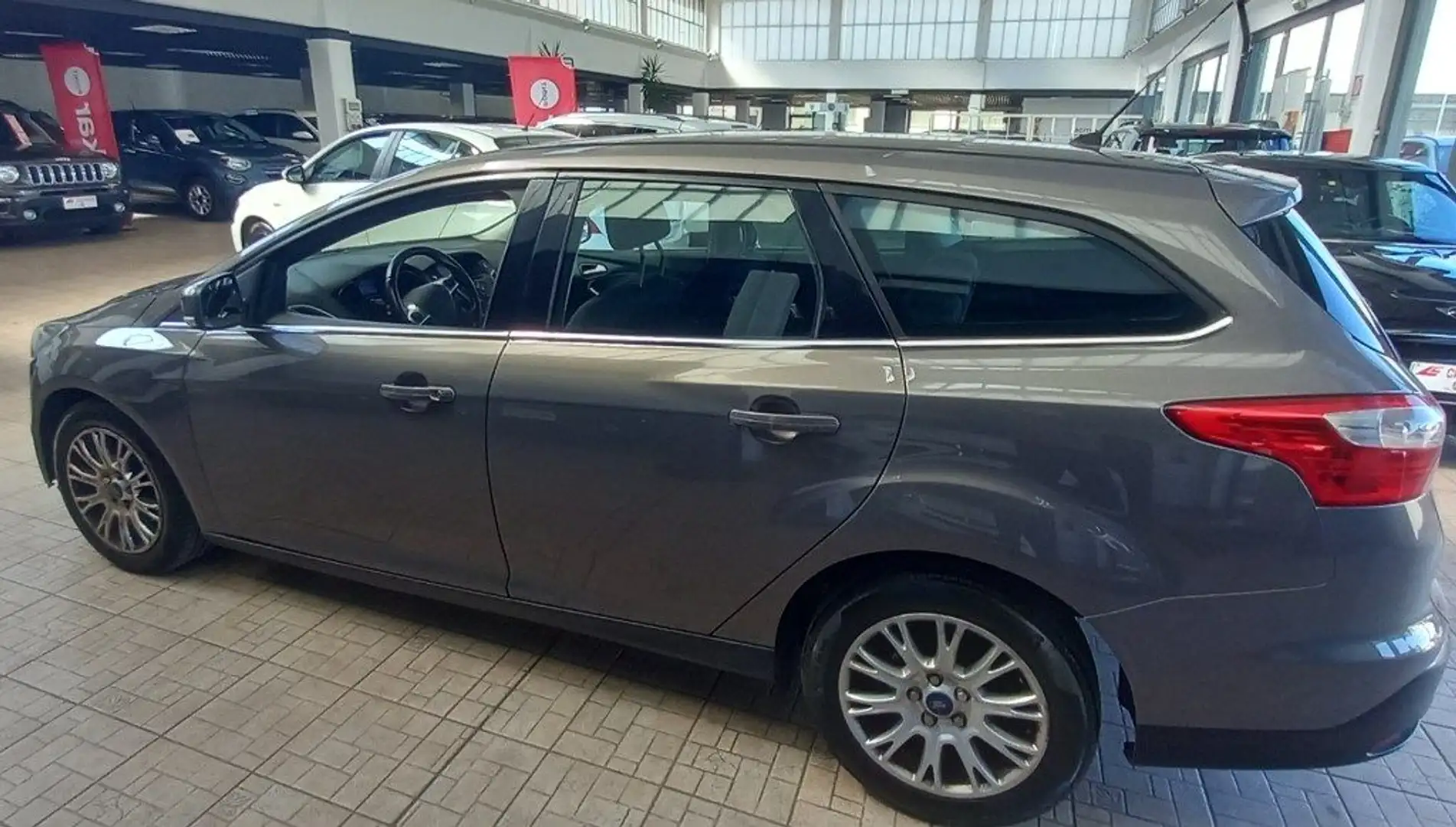 Ford Focus 1.6 TDCi 115 CV SW Titanium Grey - 2