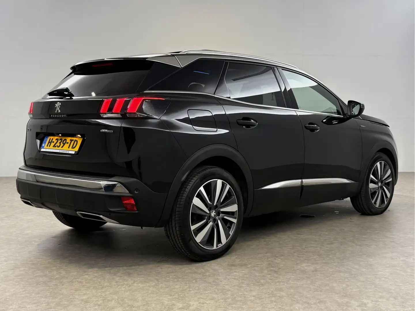 Peugeot 3008 1.2 PureTech GT Line Pano LED Sfeer 360Camera Virt Zwart - 2