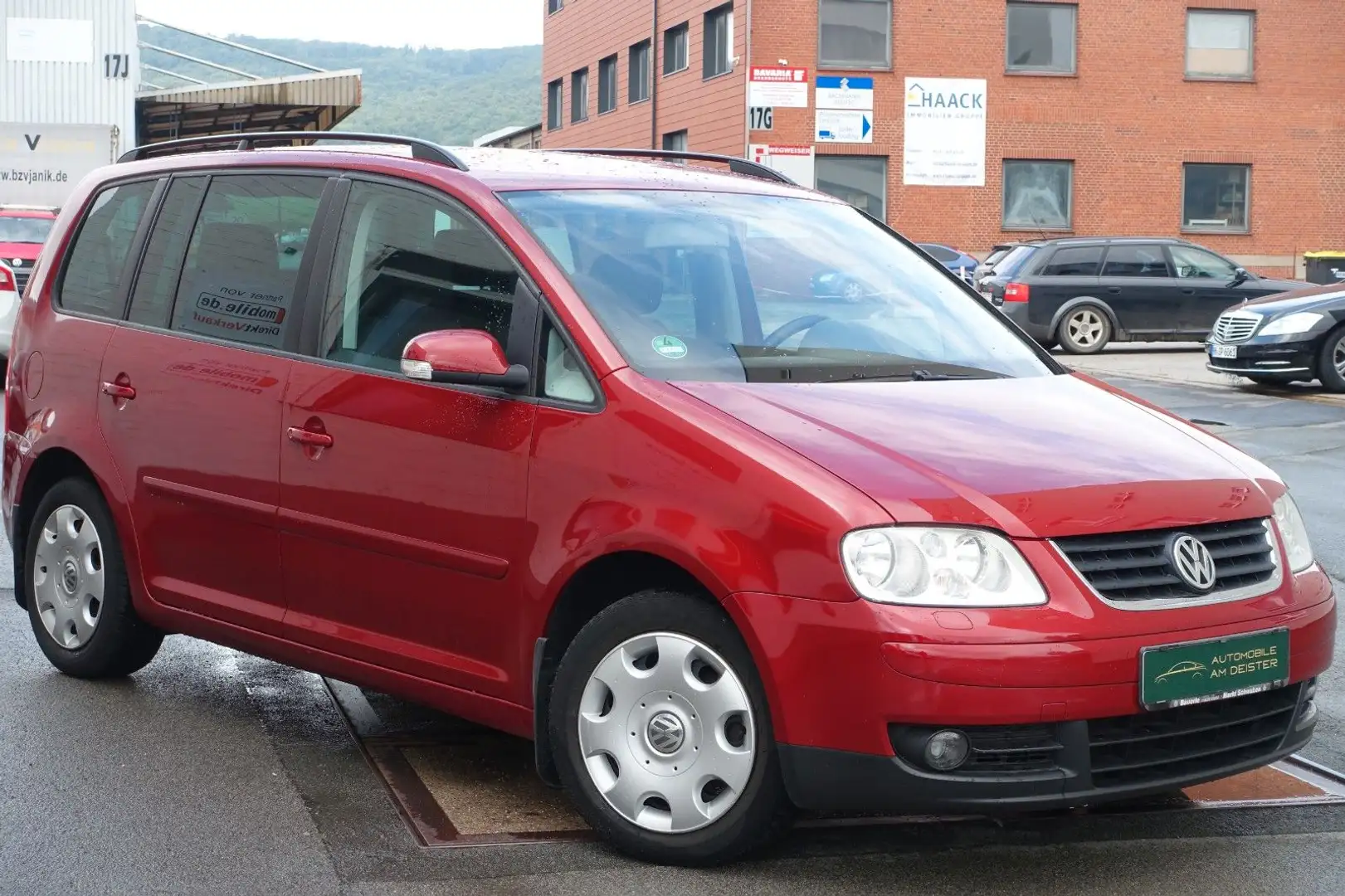 Volkswagen Touran 1.6*7-SITZE*AHK*SHZ*TEMPOMAT*TÜV+SERVICE Roşu - 1