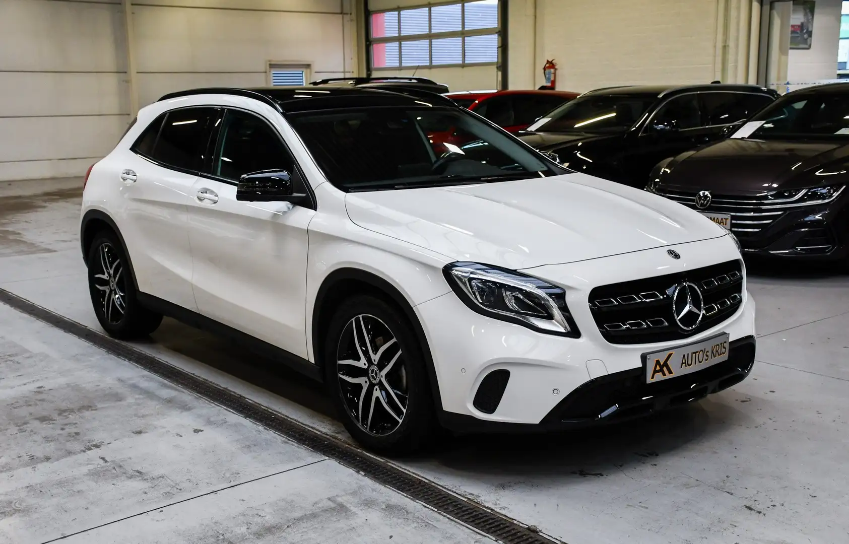 Mercedes-Benz GLA 200 GLA 200 DCT Business - NAVI / CAMERA / PANO / PDC Blanc - 2