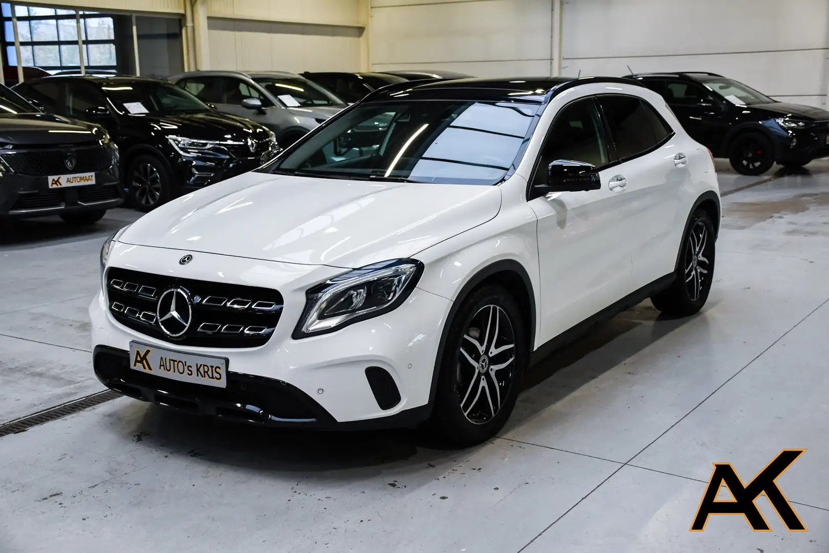 Mercedes-Benz GLA 200 GLA 200 DCT Business - NAVI / CAMERA / PANO / PDC Blanc - 1