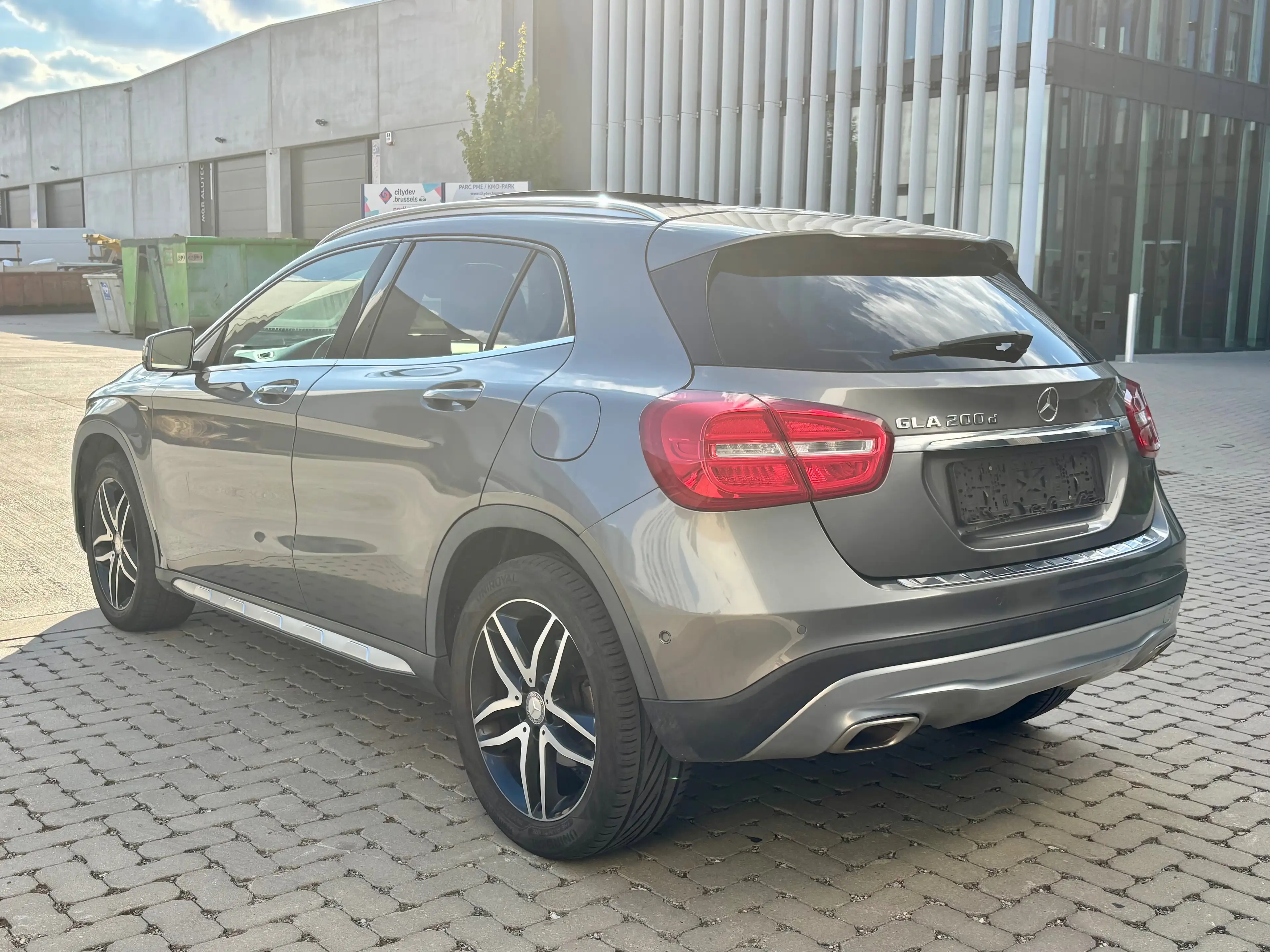 Mercedes-Benz GLA 200 GLA 200 d 4-Matic Activity Edition Cuir Pano GPS Caméra — photo 2