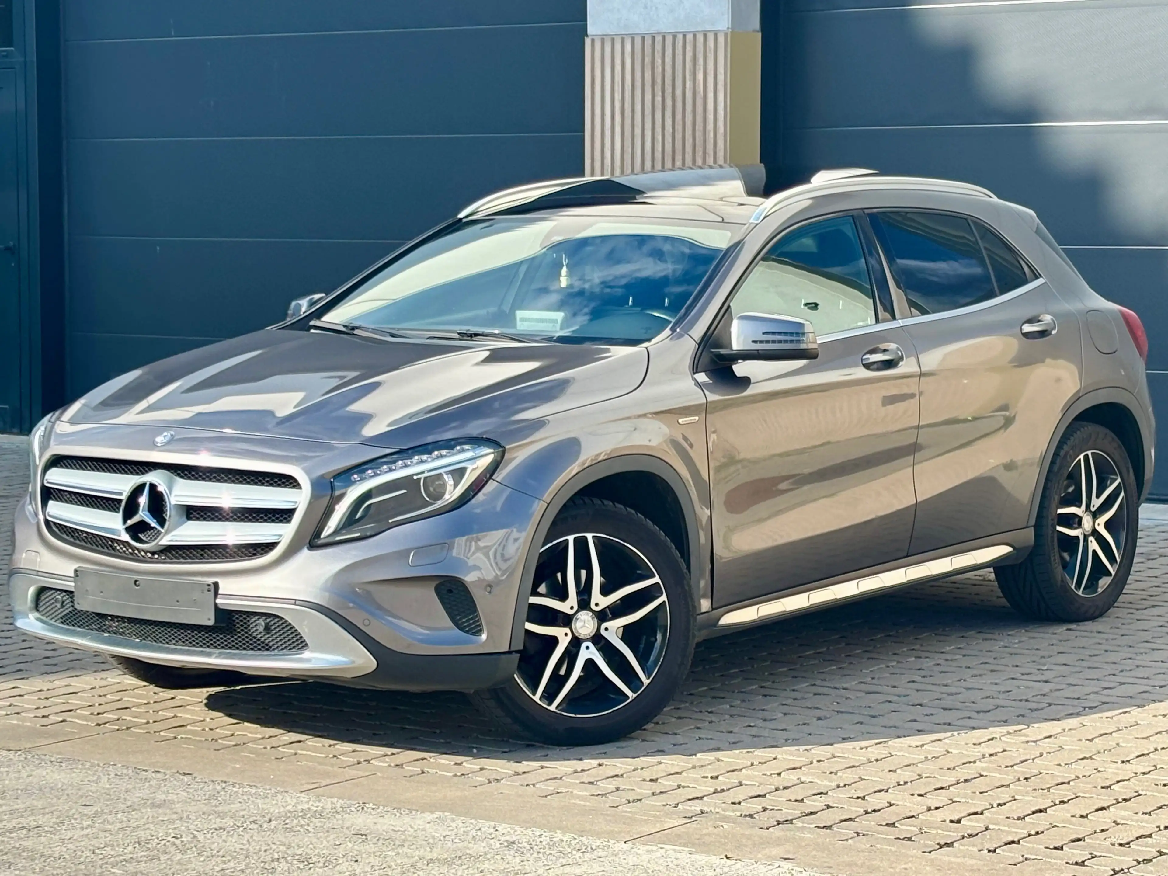 Mercedes-Benz GLA 200 GLA 200 d 4-Matic Activity Edition Cuir Pano GPS Caméra