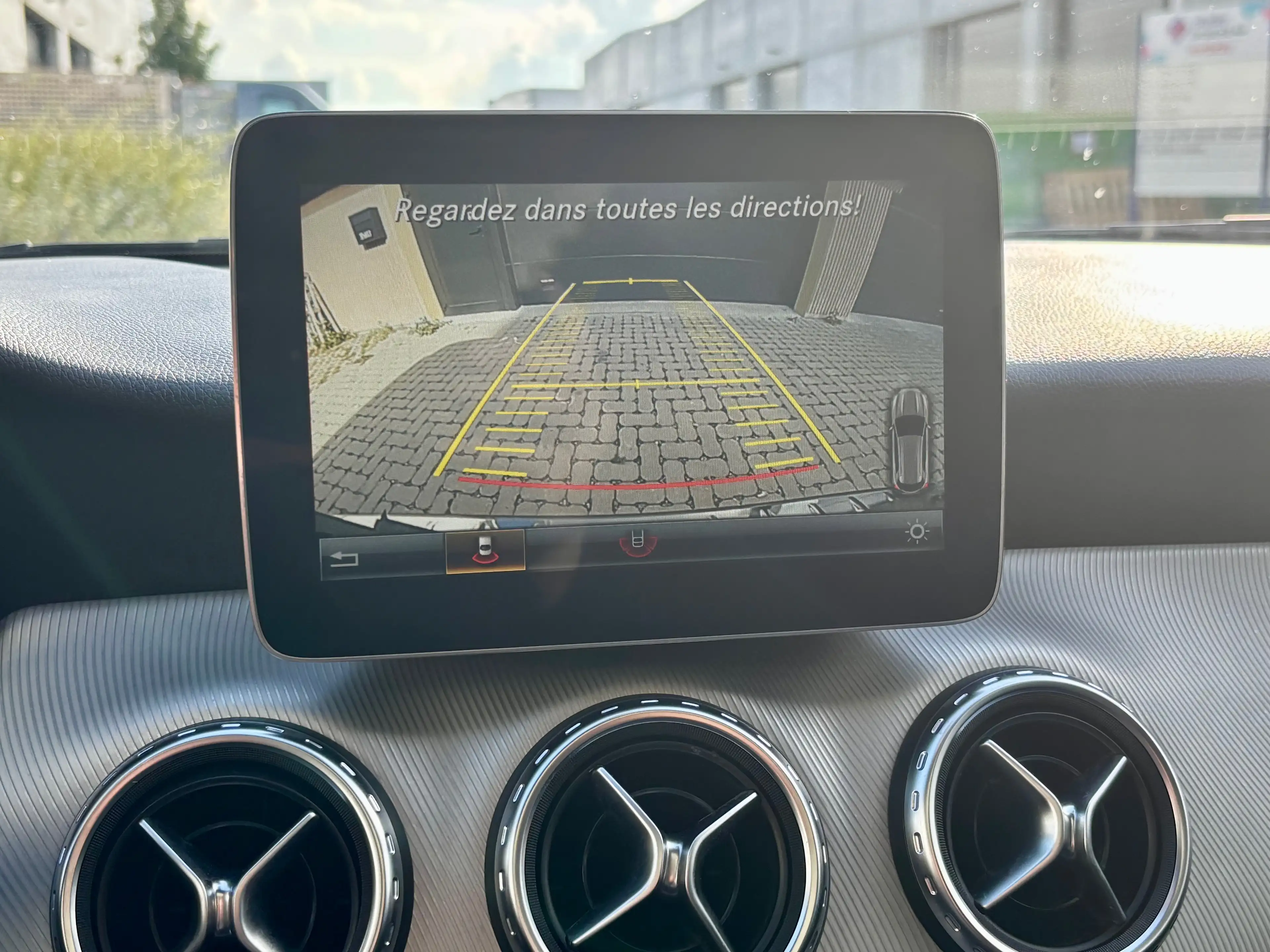 Mercedes-Benz GLA 200 GLA 200 d 4-Matic Activity Edition Cuir Pano GPS Caméra — photo 11