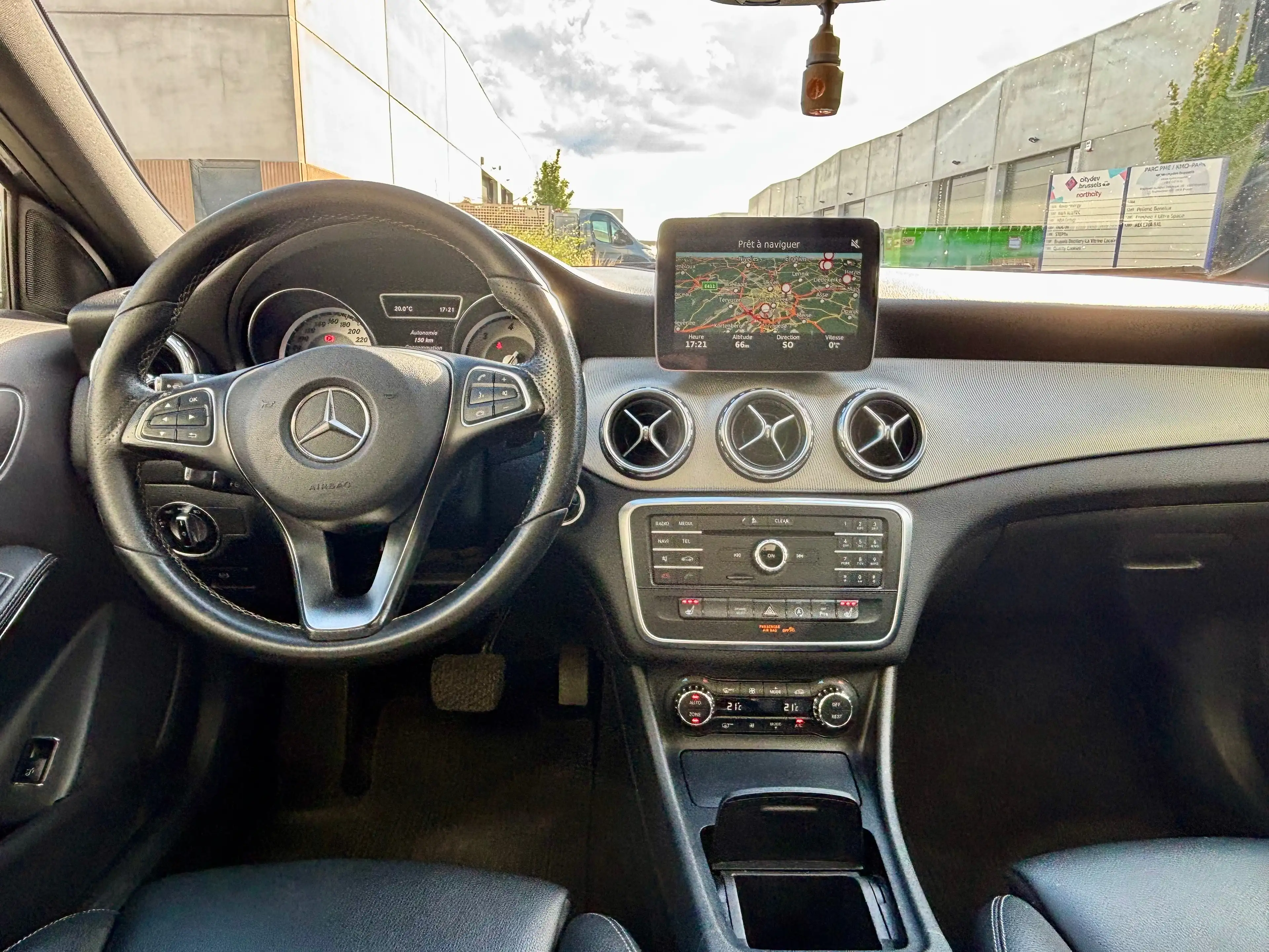Mercedes-Benz GLA 200 GLA 200 d 4-Matic Activity Edition Cuir Pano GPS Caméra — photo 9