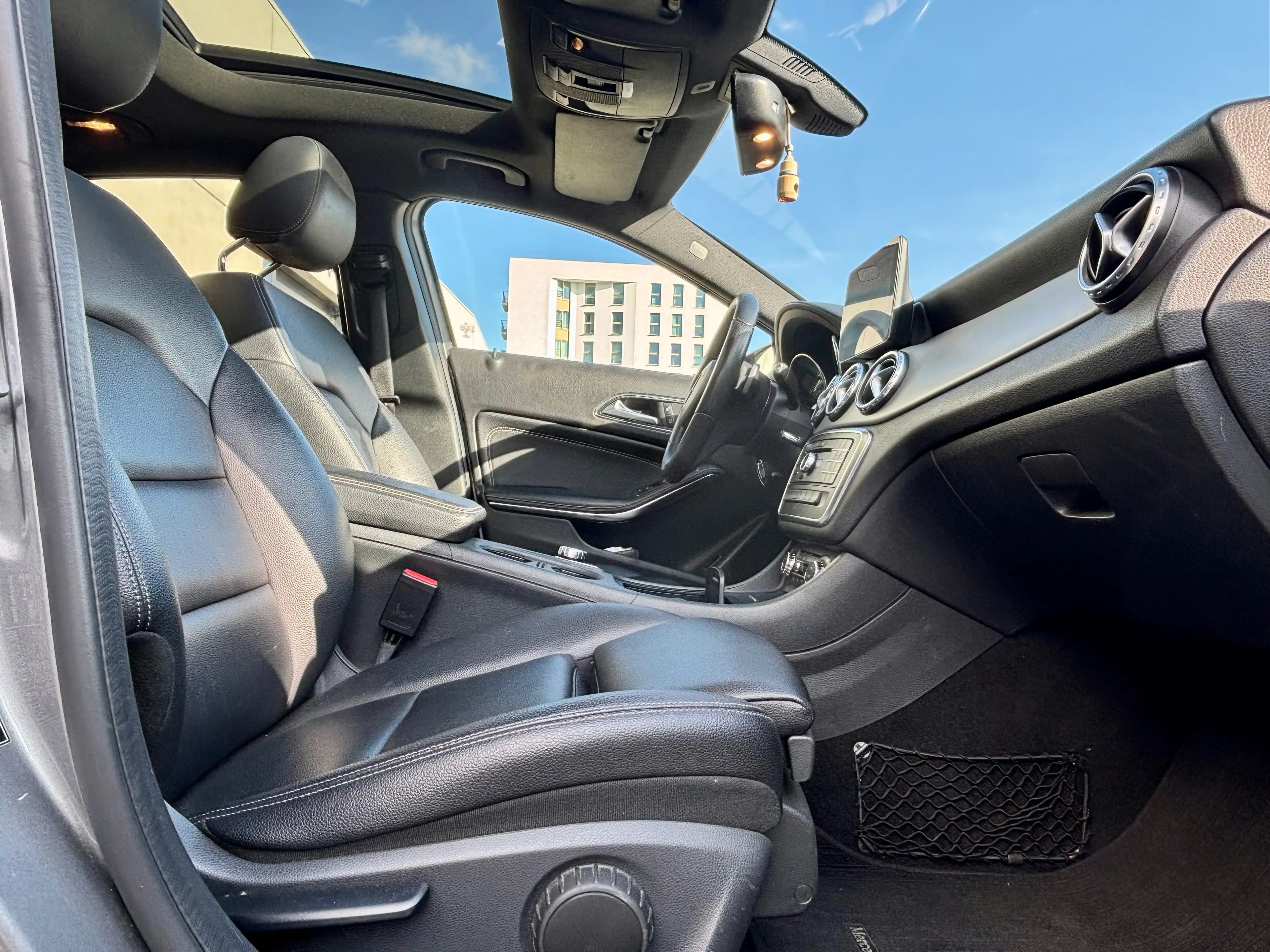 Mercedes-Benz GLA 200 GLA 200 d 4-Matic Activity Edition Cuir Pano GPS Caméra — photo 6