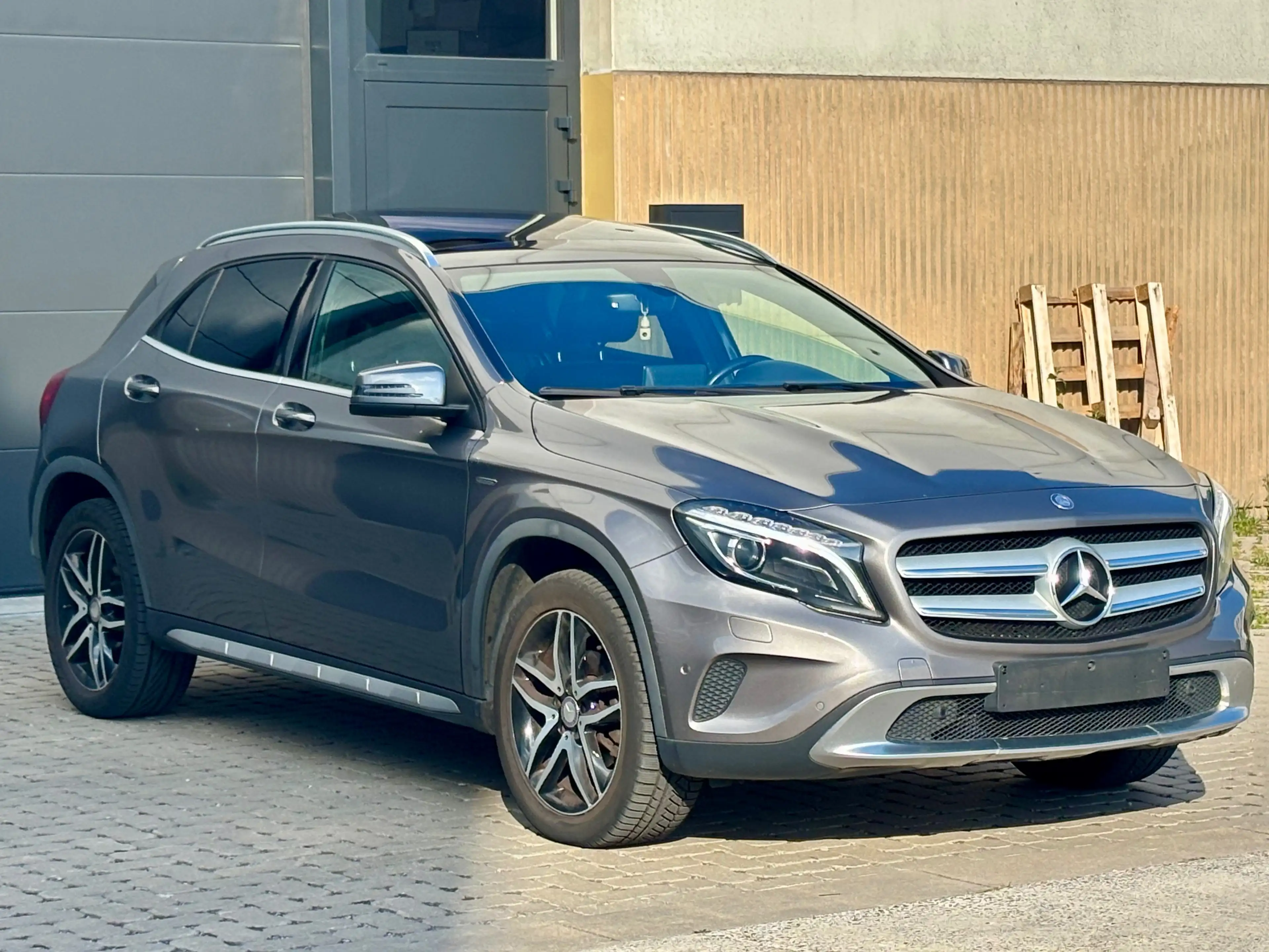 Mercedes-Benz GLA 200 GLA 200 d 4-Matic Activity Edition Cuir Pano GPS Caméra — photo 4