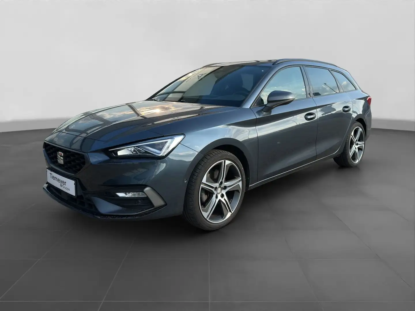 SEAT Leon Sportstourer 1.5 eTSI DSG FR PANO LM18 KAME Grau - 2