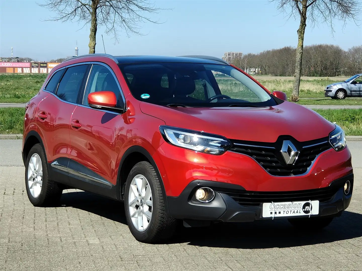 Renault Kadjar 1.2 TCe 130 Intens | Panorama | Keyless | Camera | Rood - 2