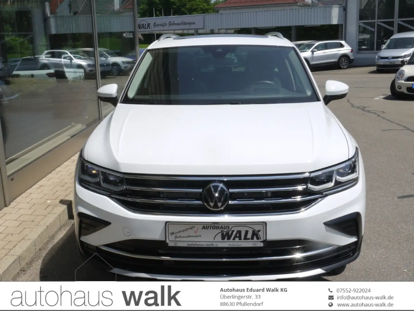 Volkswagen Tiguan 2,0 TDI Elegance AHK Pano Matrix Navi pro Weiß - 1