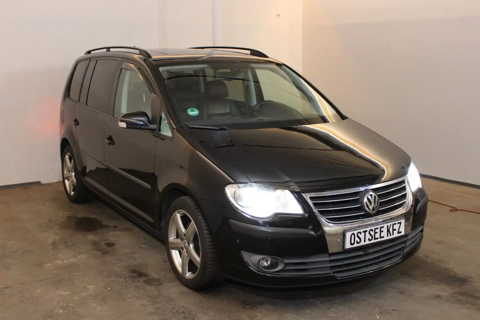 Volkswagen Touran Highline 7 Sitze Leder Bi-Xenon Navi Negru - 1